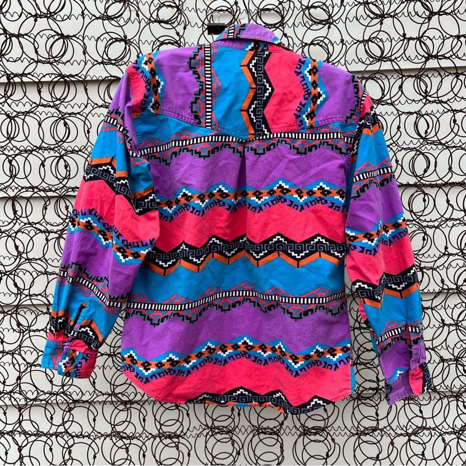 Wrangler Wrangler Neon Aztec Southwest Stripe Boho long sleeve shirt Size M / US 6-8 / IT 42-44 - 2 Thumbnail