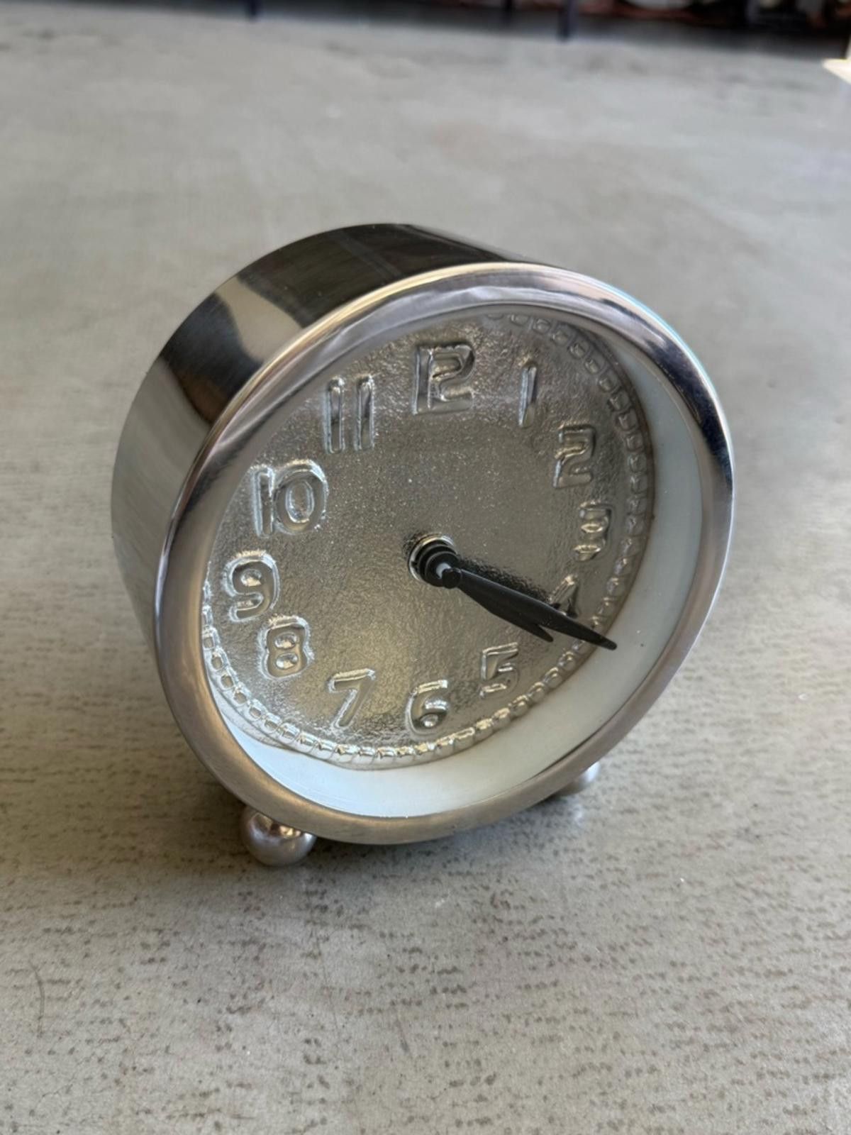 Other Deco 79 / glam-style round stainless steel clock / silver Size ONE SIZE - 1 Thumbnail