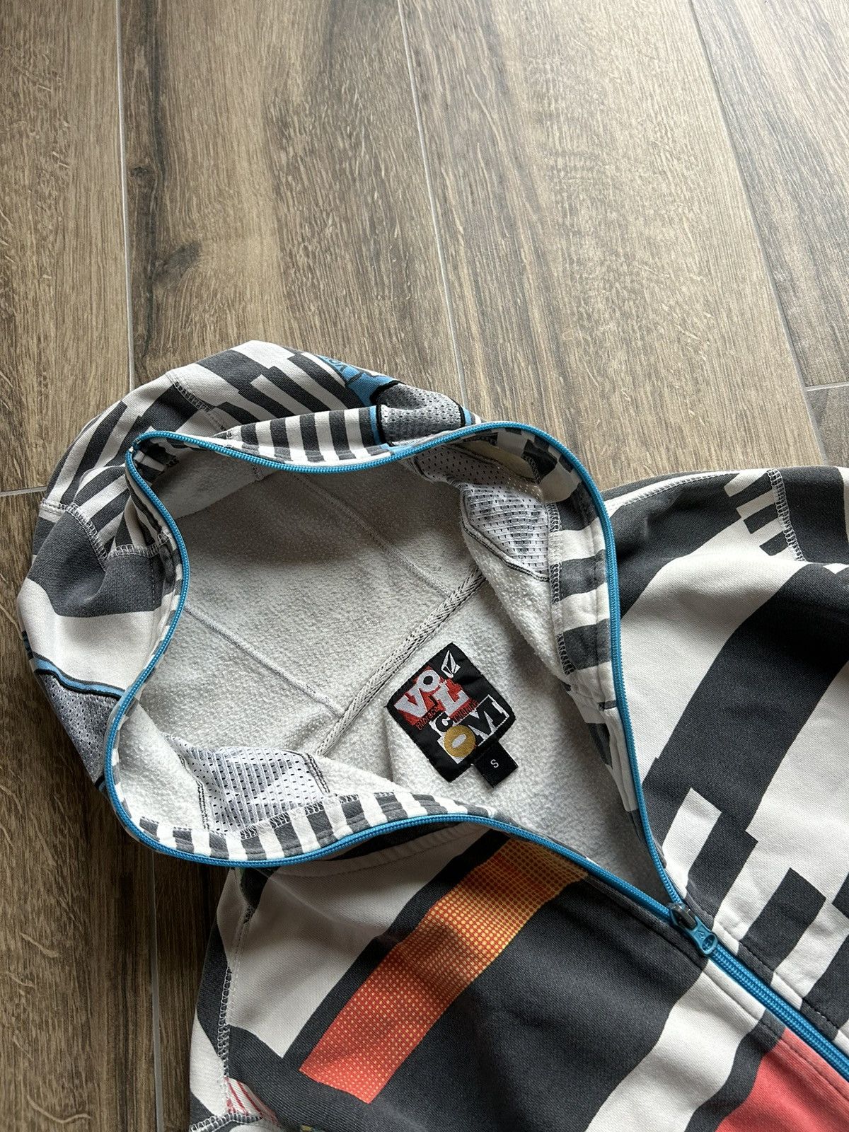 Vintage × Volcom Vintage Volcom full-zip hoodies crazy skate y2k Size US S / EU 44-46 / 1 - 3 Thumbnail