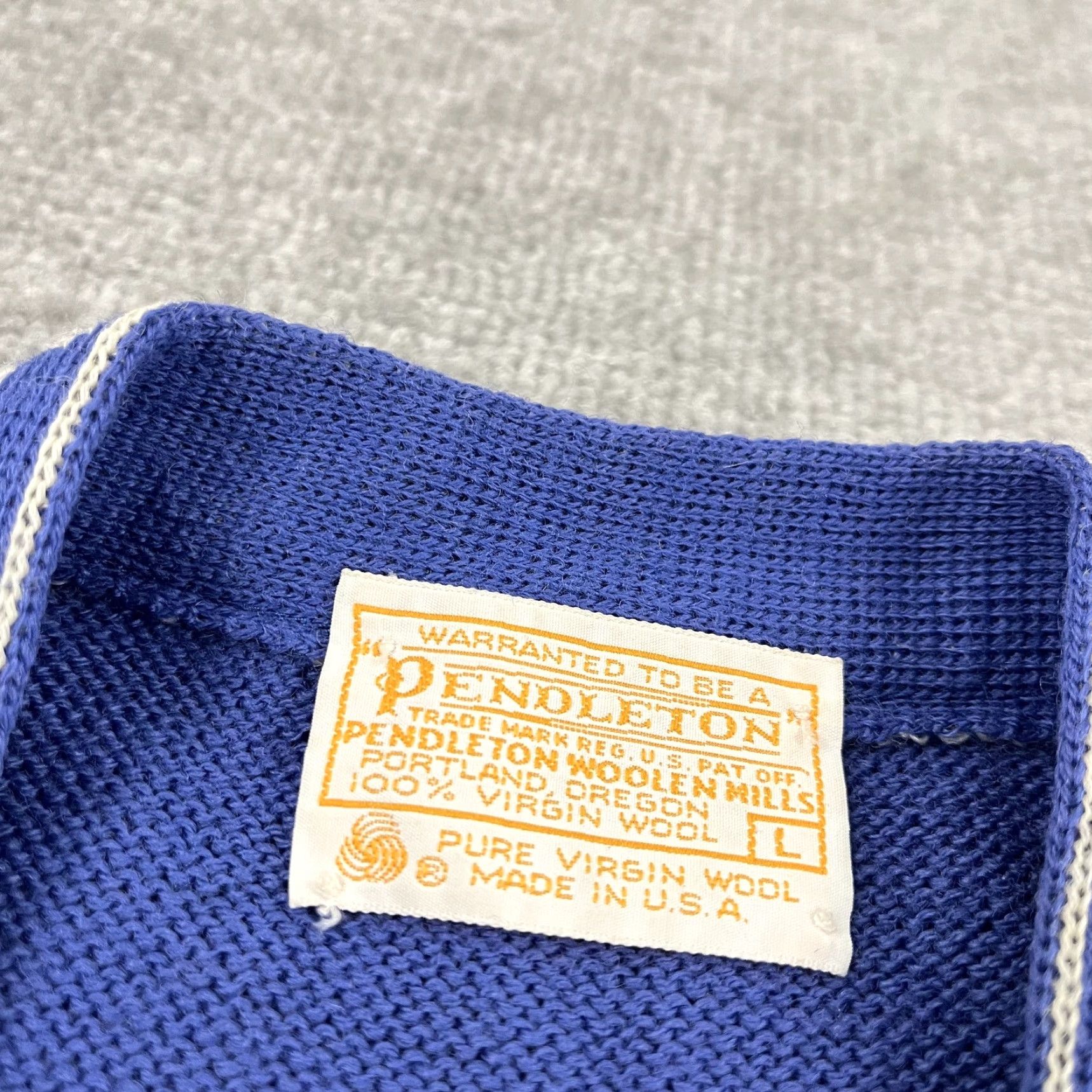 Pendleton VINTAGE Pendleton Sweater Vest Women Large Wool Sleeveless V-Neck Retro 90s Classic Fall Winter Size L / US 10 / IT 46 - 2 Thumbnail
