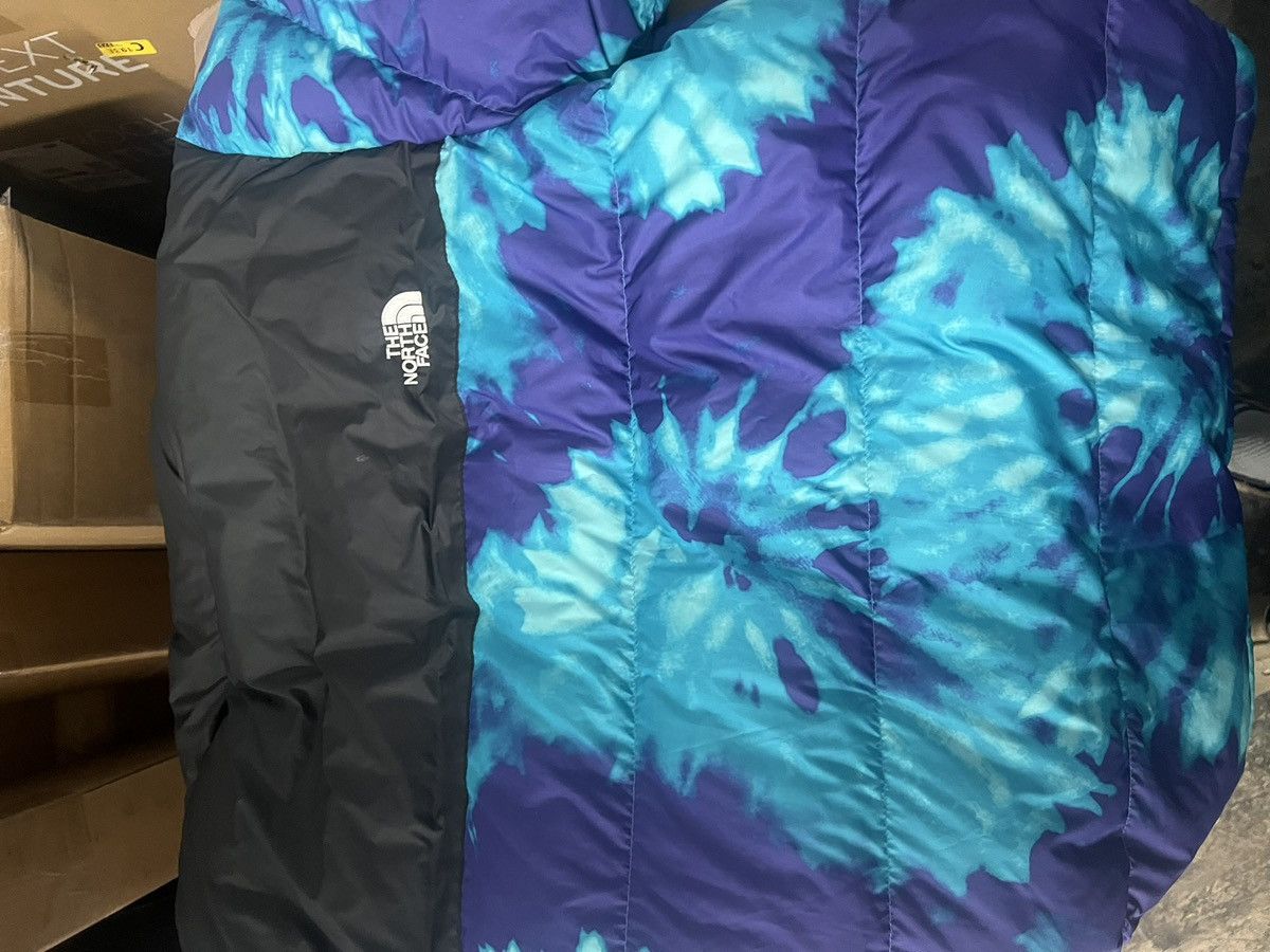 Sneakersnstuff × The North Face The north face x sneakersnstuff down puffer tie dye XL Size US XL / EU 56 / 4 - 6 Thumbnail