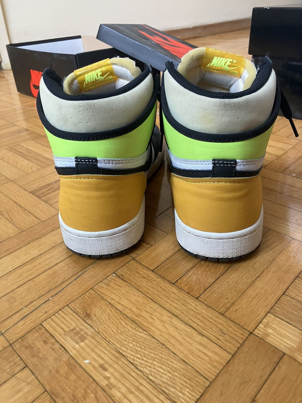 Jordan Brand × Nike Jordan 1 Volt Gold Size 9.5 Size US 9.5 / EU 42-43 - 3 Thumbnail