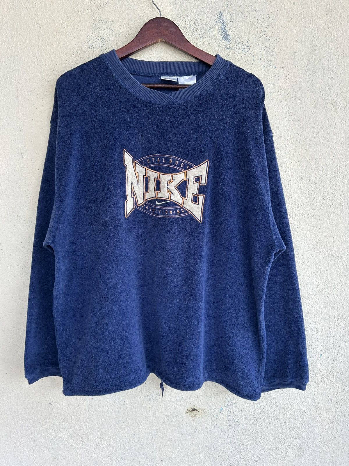 Nike Vintage 90’s Nike White Tag Center Swoosh Velvet Sweatshir Size US L / EU 52-54 / 3 - 1 Thumbnail