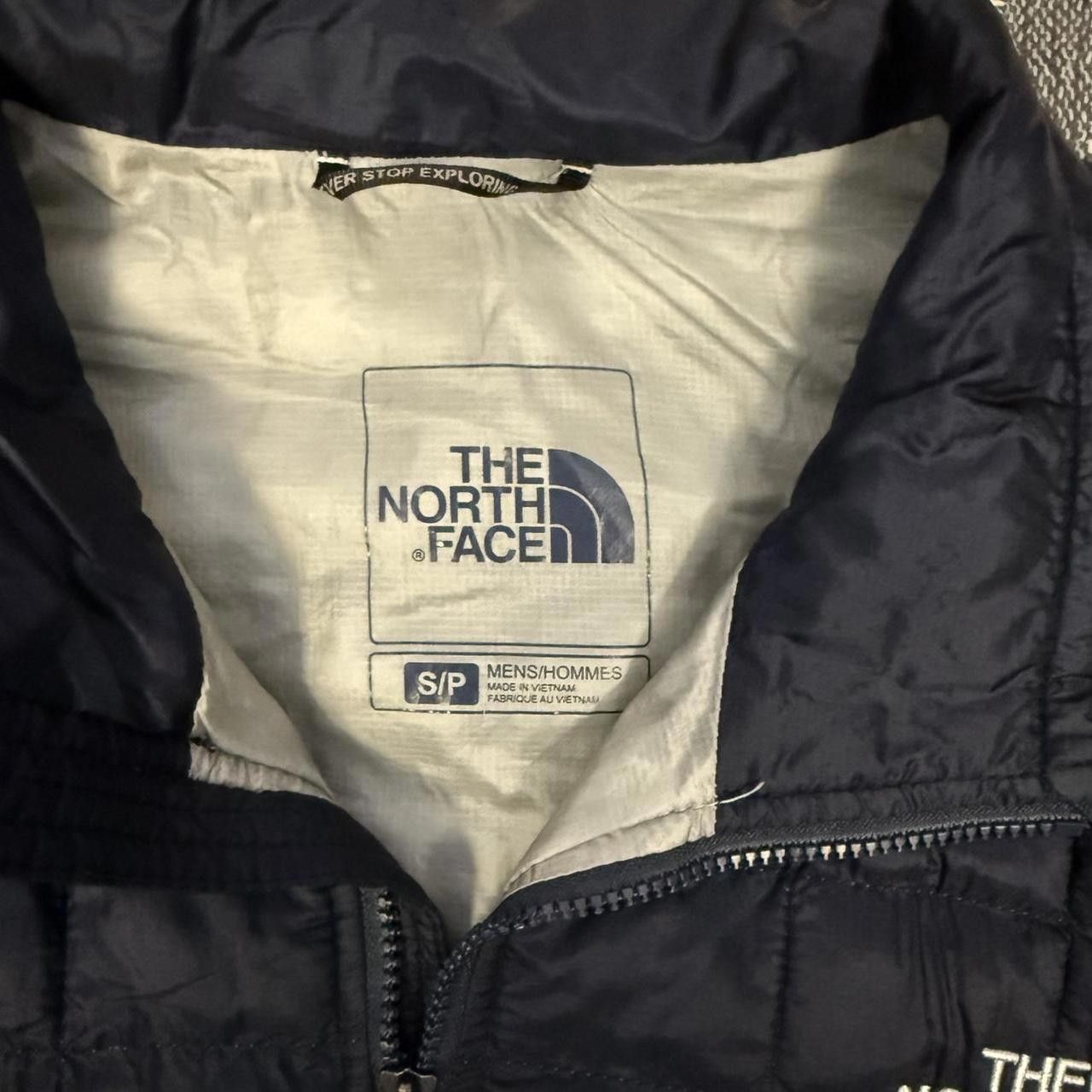 The North Face The North Face navy blue insulated thermoball puffer jacket Size US S / EU 44-46 / 1 - 3 Thumbnail