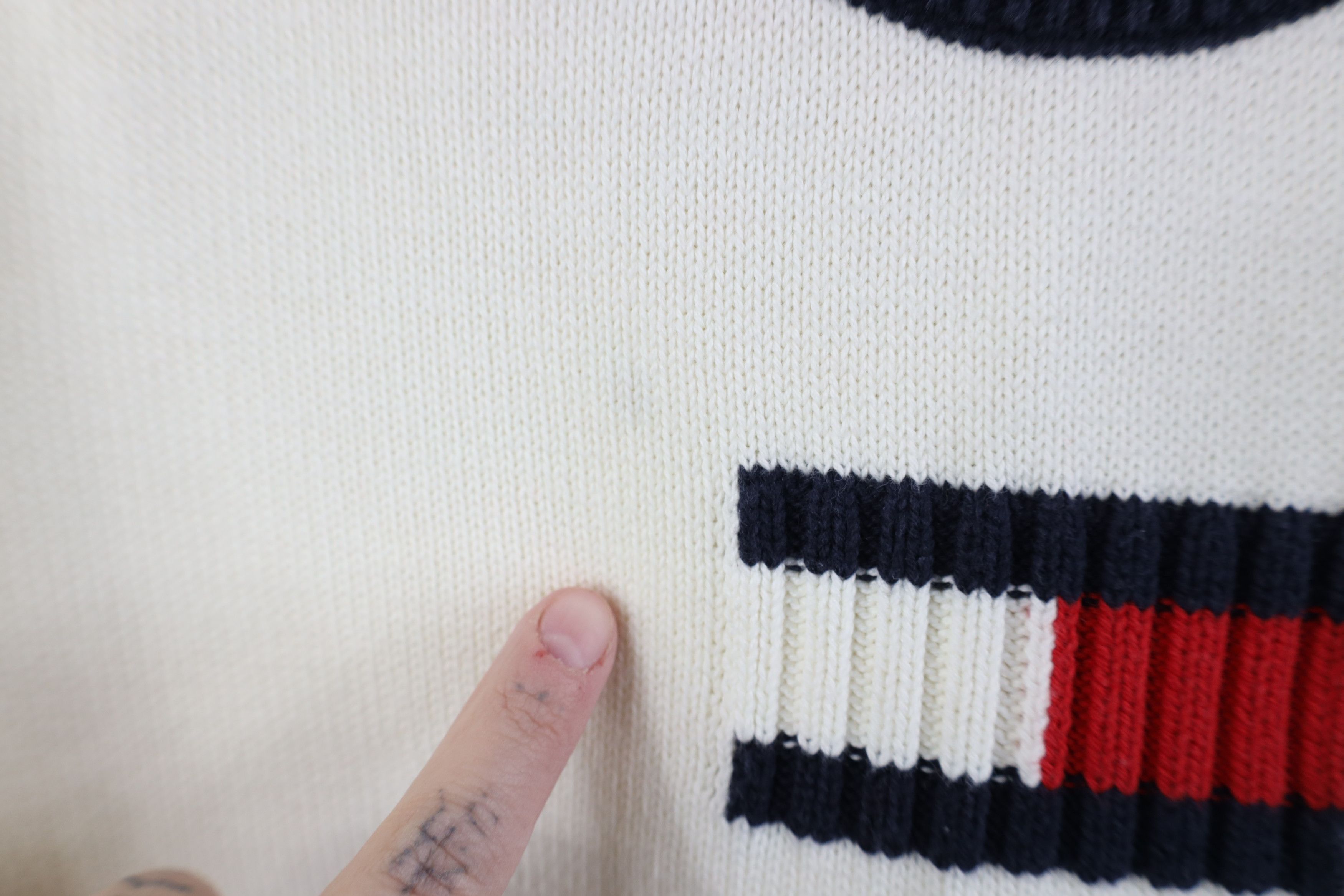 Tommy Hilfiger Vintage 90s Y2K Tommy Hilfiger Logo Knit Sweater Cream Size M / US 6-8 / IT 42-44 - 5 Thumbnail