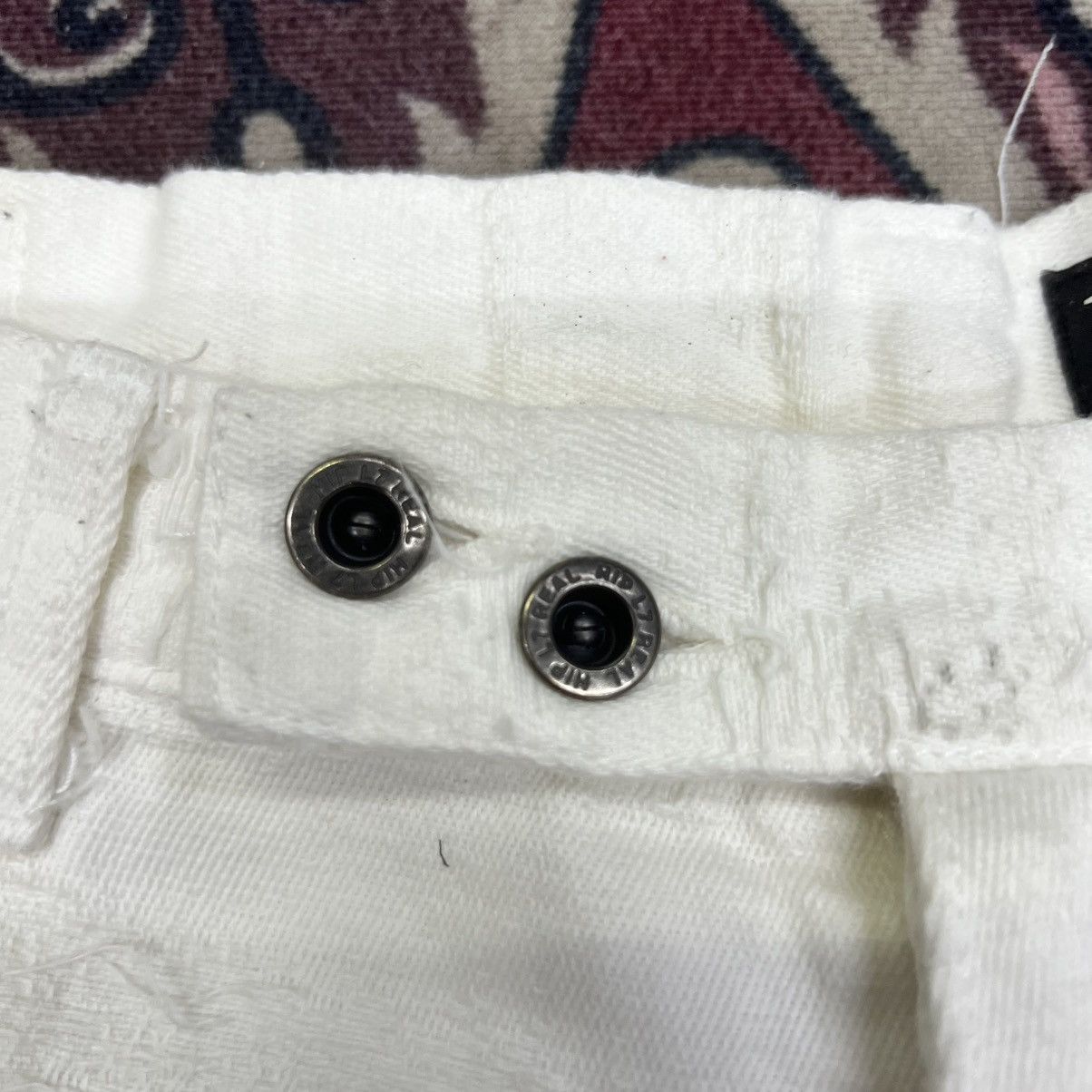L7 Real Hip L7 REAL HIP DISTINCTIVE RIP AND REPAIR DESIGN FLARE JEANS Size US 32 / EU 48 - 10 Thumbnail