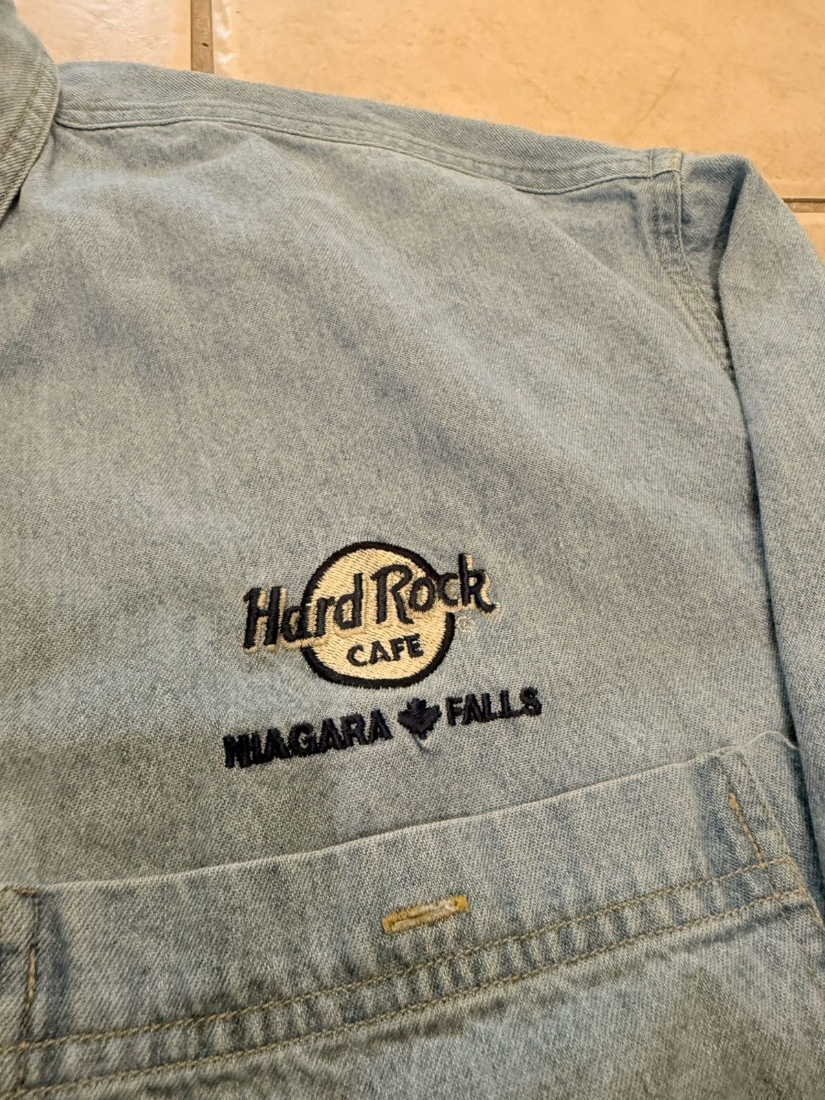 Hard Rock Cafe × Vintage Vintage Hard Rock Café Denim Shirt – Niagara Falls (Large) Size US L / EU 52-54 / 3 - 2 Thumbnail