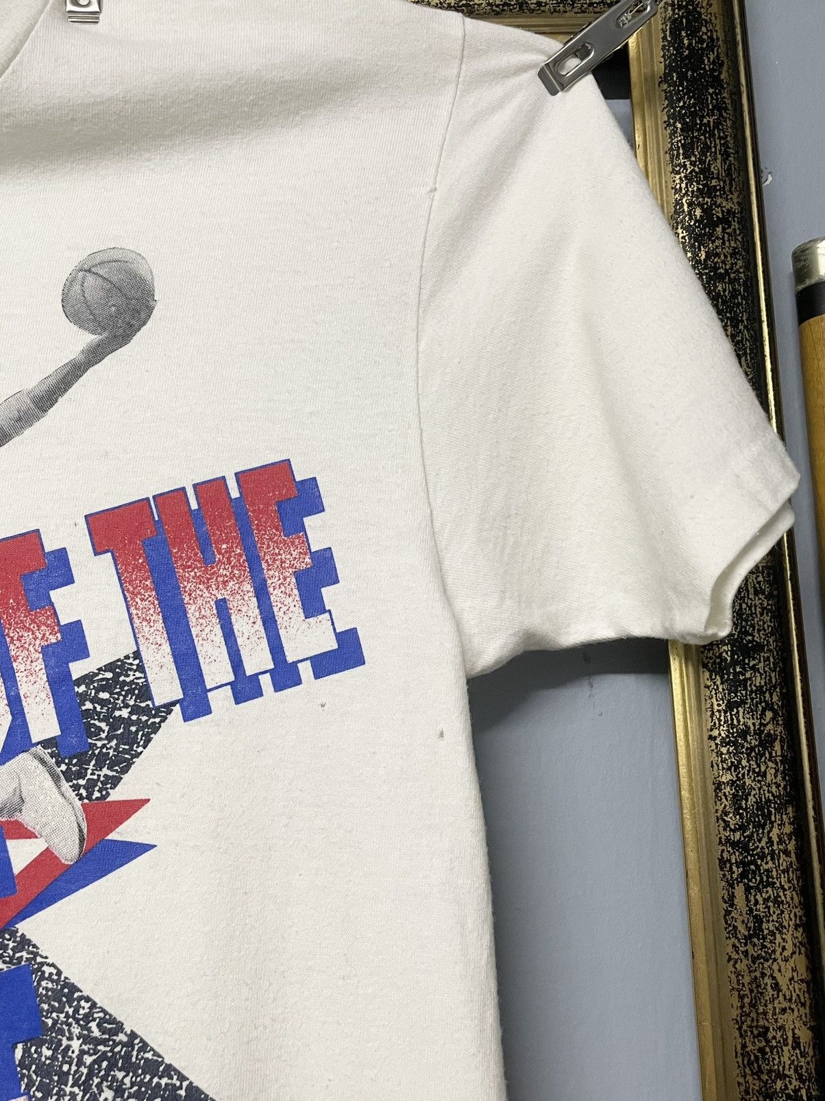 Nike Vintage 90s Designer Nike Land Of The Free Nba Og Tshirt Size US M / EU 48-50 / 2 - 7 Thumbnail