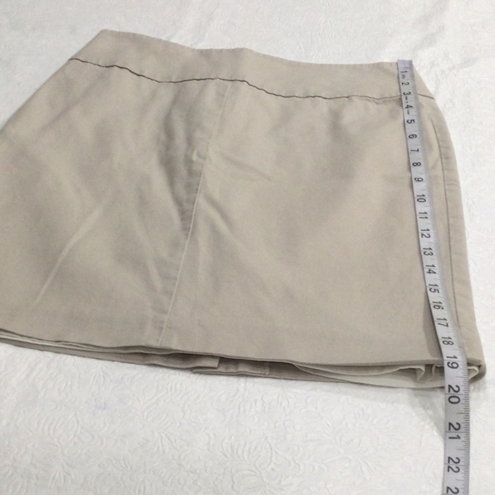 Banana Republic Banana Republic Tan Back Slit Lined Mini Skirt Sz 2 Size 26" / US 2 / IT 38 - 14 Thumbnail