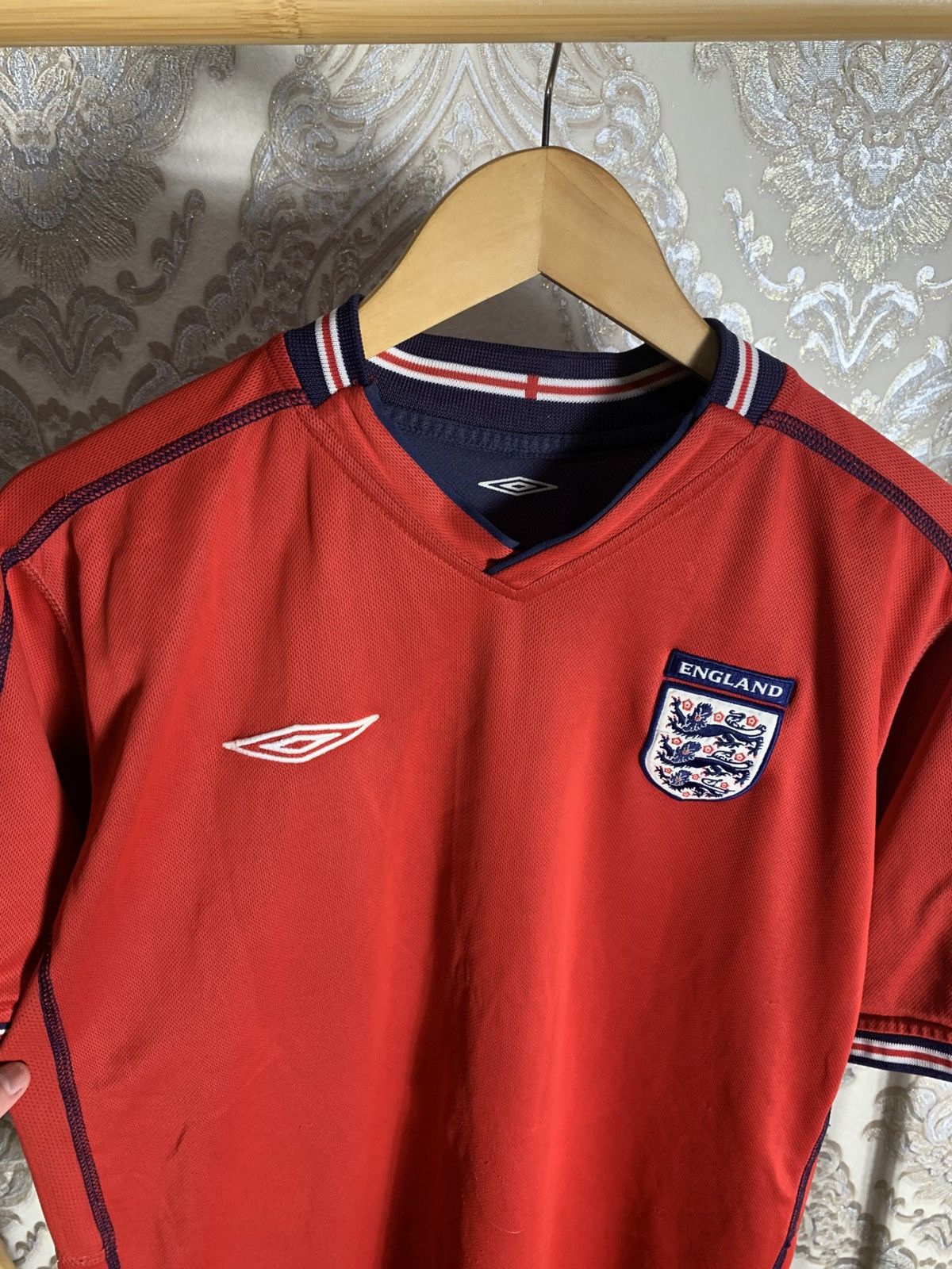 Umbro VINTAGE UMBRO ENGLAND RETRO SOCCER JERSEY MANCHESTER Y2K 90s Size US L / EU 52-54 / 3 - 8 Thumbnail