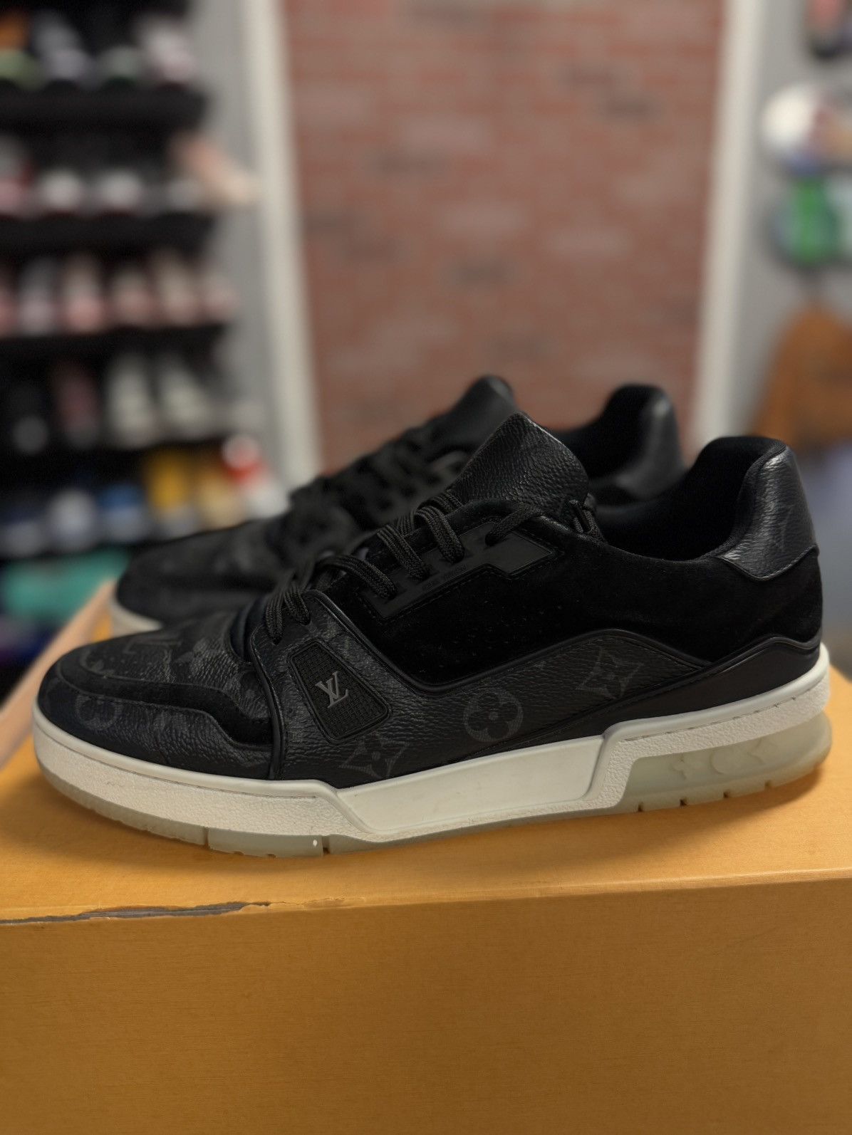 Louis Vuitton Louis Vuitton Black Low Top Trainer 8.5LV/9.5US $1260 Size US 9.5 / EU 42-43 - 5 Thumbnail