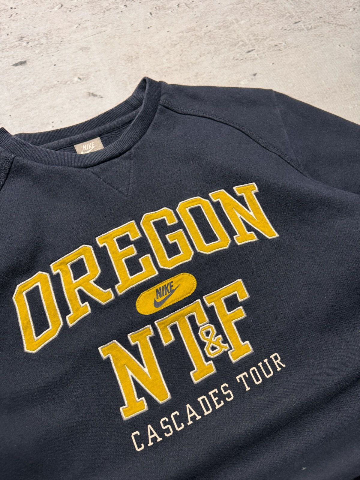 Nike × Vintage NIKE OREGON VINTAGE CENTER LOGO OVERSIZE BOXY SWEATSHIRT Size US XL / EU 56 / 4 - 3 Thumbnail