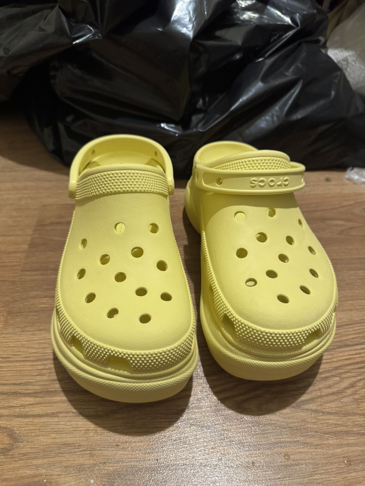 Crocs Yellow Crocs Size US 9 / IT 39 - 2 Thumbnail
