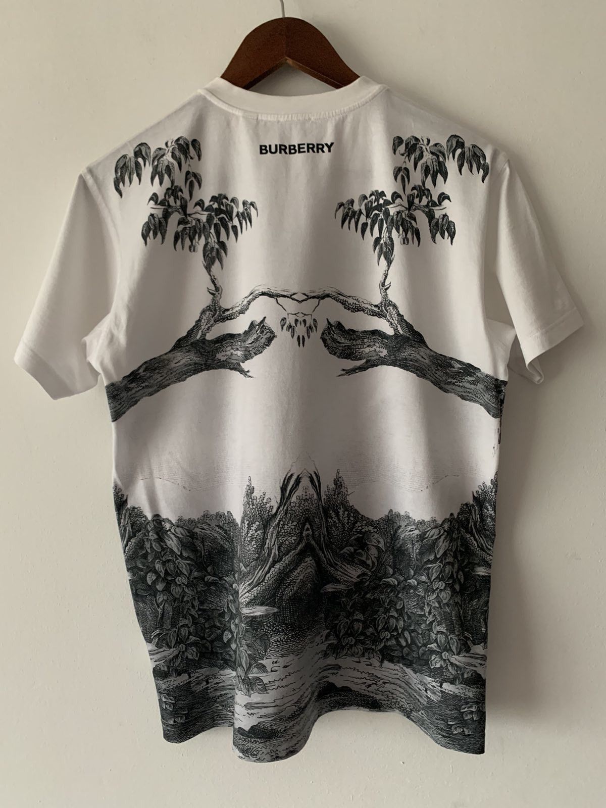 Burberry 🔥🔥 Burberry Deer Sketch T-Shirt Size US M / EU 48-50 / 2 - 2 Thumbnail