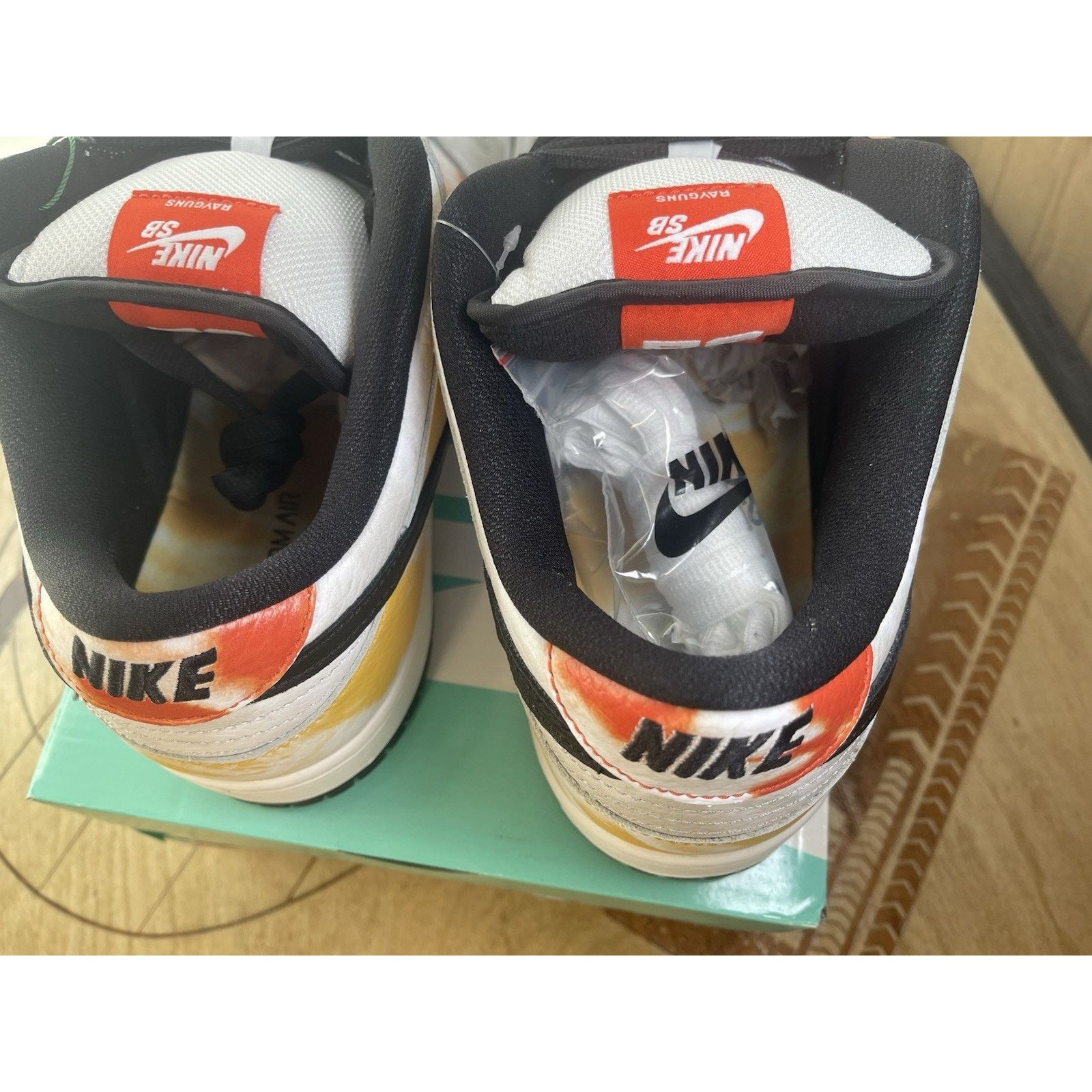 Nike 11.5M Nike SB Dunk Low Tie-Dye Raygun Size US 11.5 / EU 44-45 - 3 Thumbnail