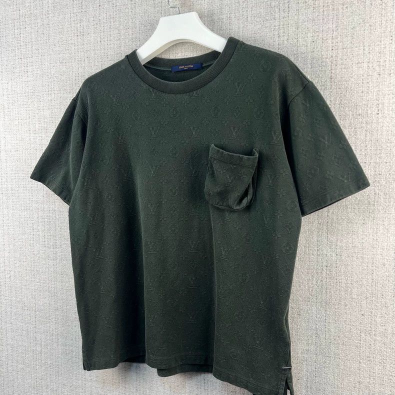 Louis Vuitton Louis Vuitton 3D presbyopic logo pocket round neck short s Size US XL / EU 56 / 4 - 2 Thumbnail
