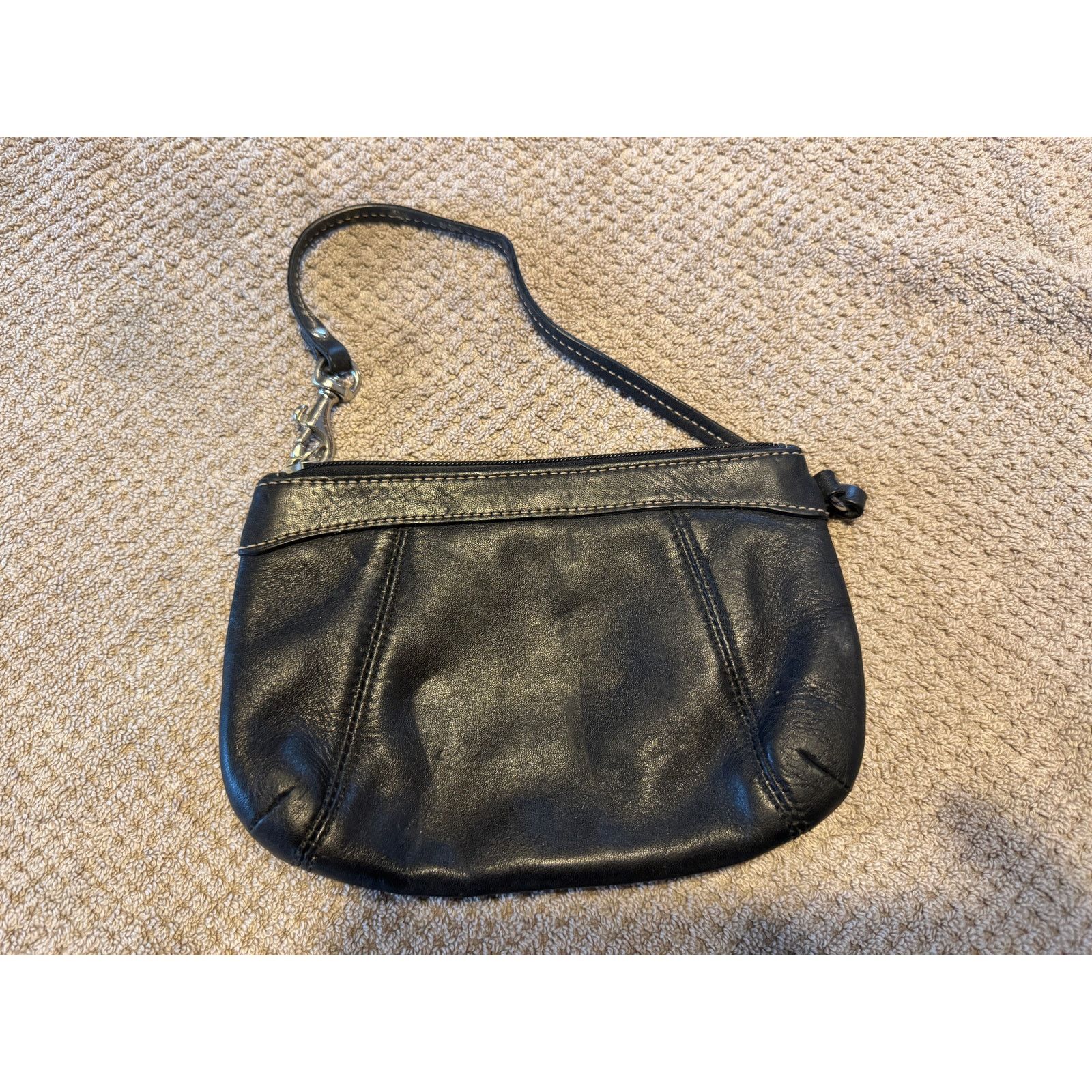Coach Coach 100% Leather Wristlet Handbag ~ Darling Size ONE SIZE - 3 Thumbnail