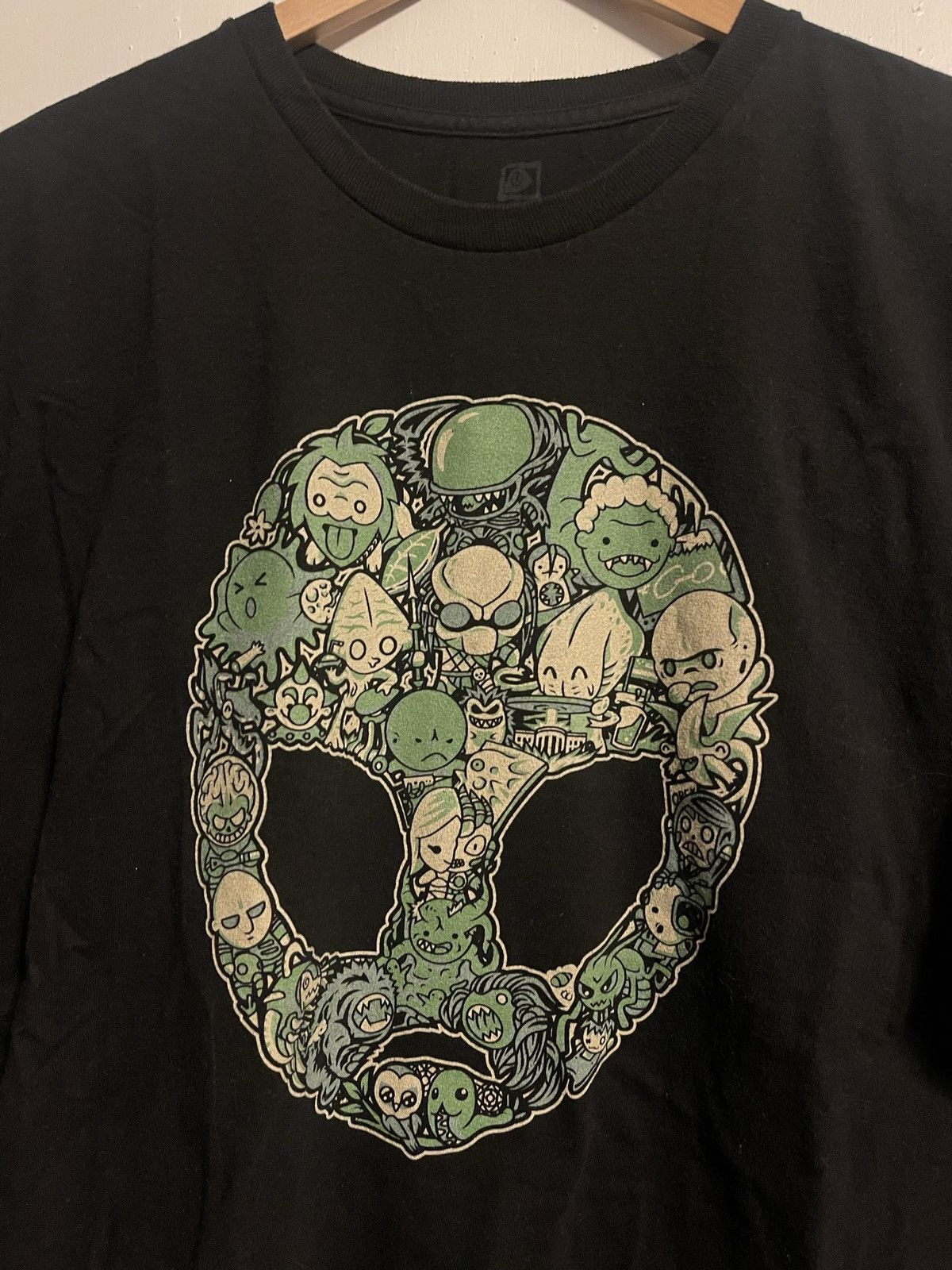 Japanese Brand Abstract Face Tee Size US XL / EU 56 / 4 - 2 Thumbnail