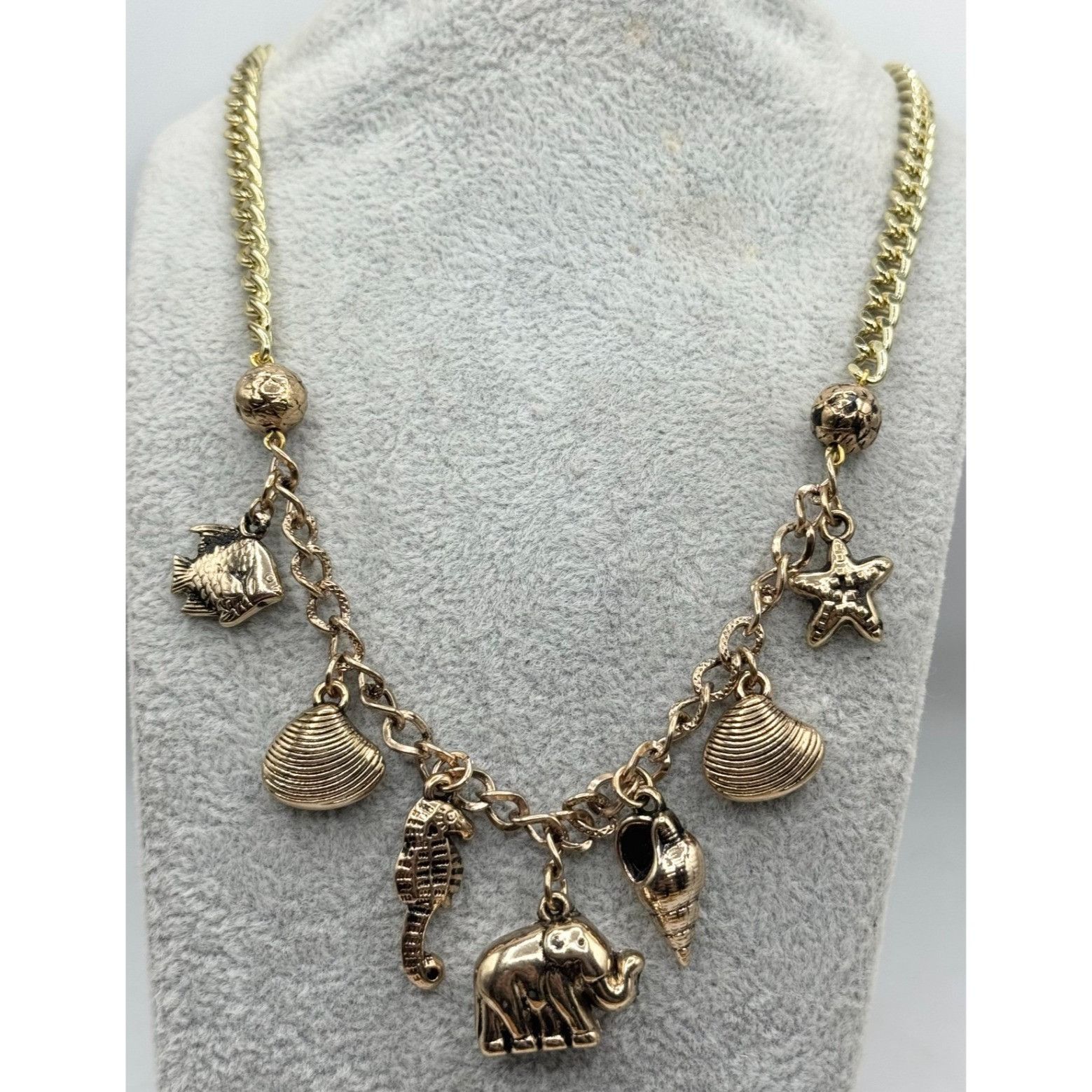 Vintage Vintage gold tone Sealife jungle charm necklace Size ONE SIZE - 1 Thumbnail