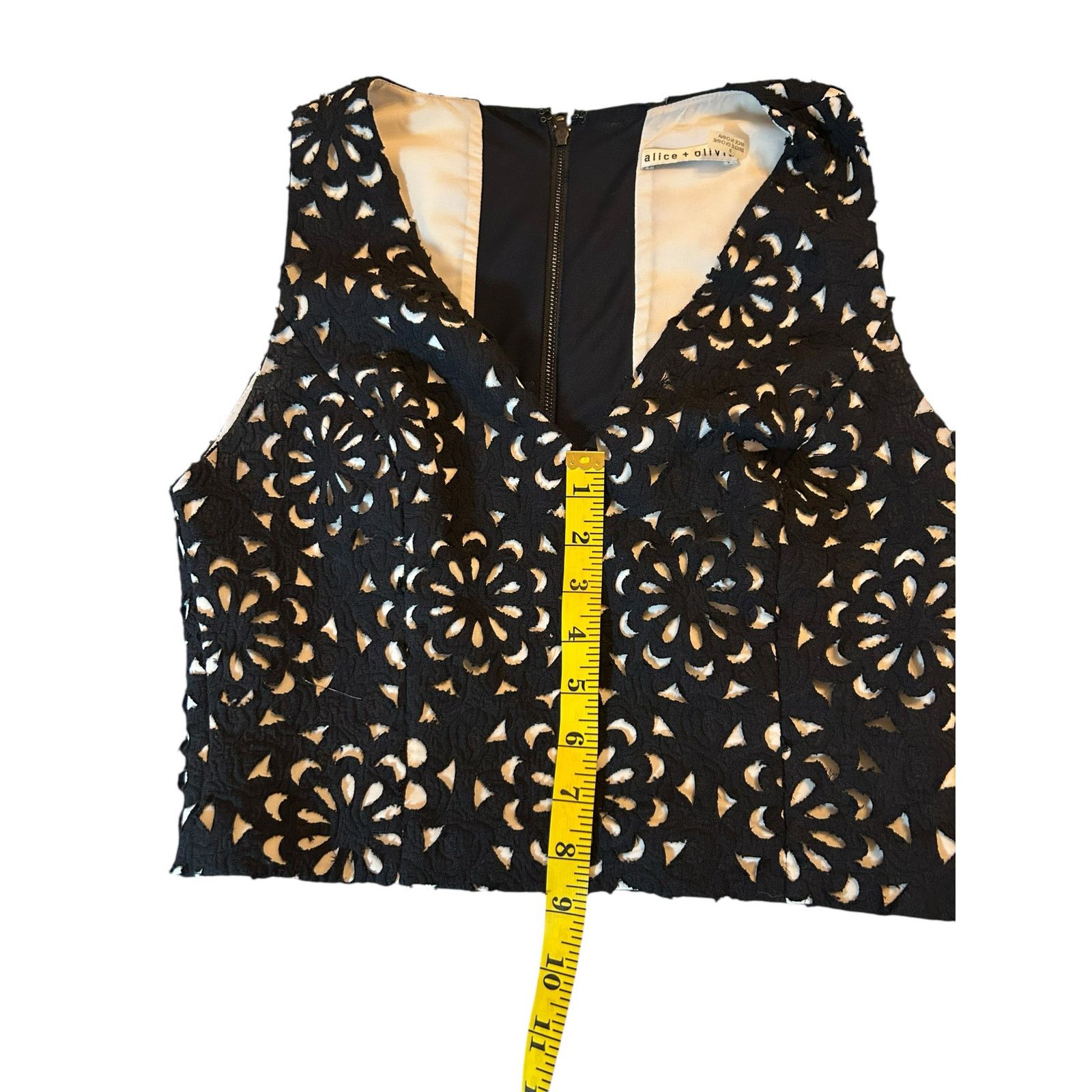 Alice + Olivia Alice + Olivia Black Floral Laser Cut Lyla Crop Top - Size 8 Size M / US 6-8 / IT 42-44 - 6 Thumbnail