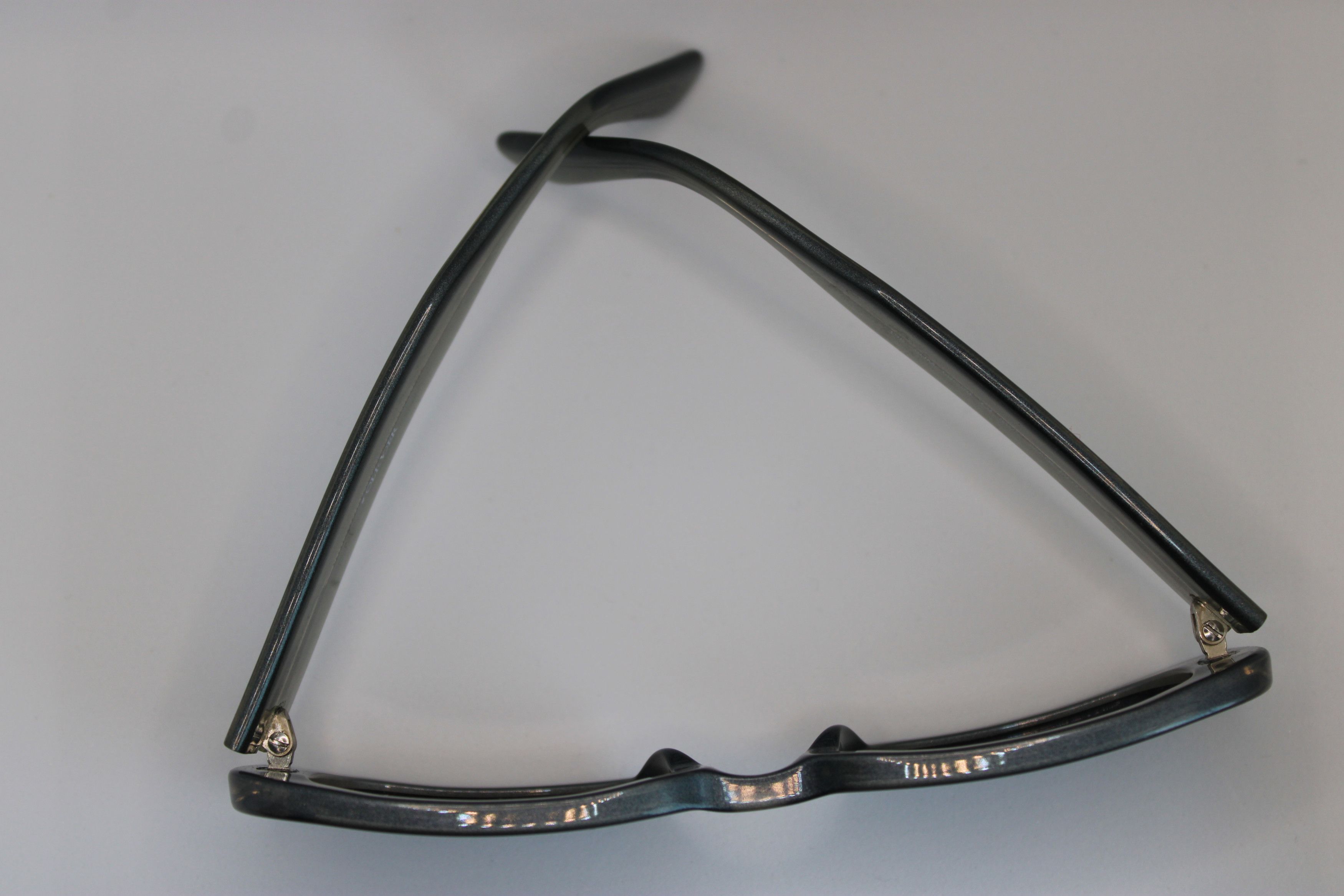 Valentino Vtg. Oliver by Valentino Grey&Black Sunglasses Size ONE SIZE - 11 Thumbnail
