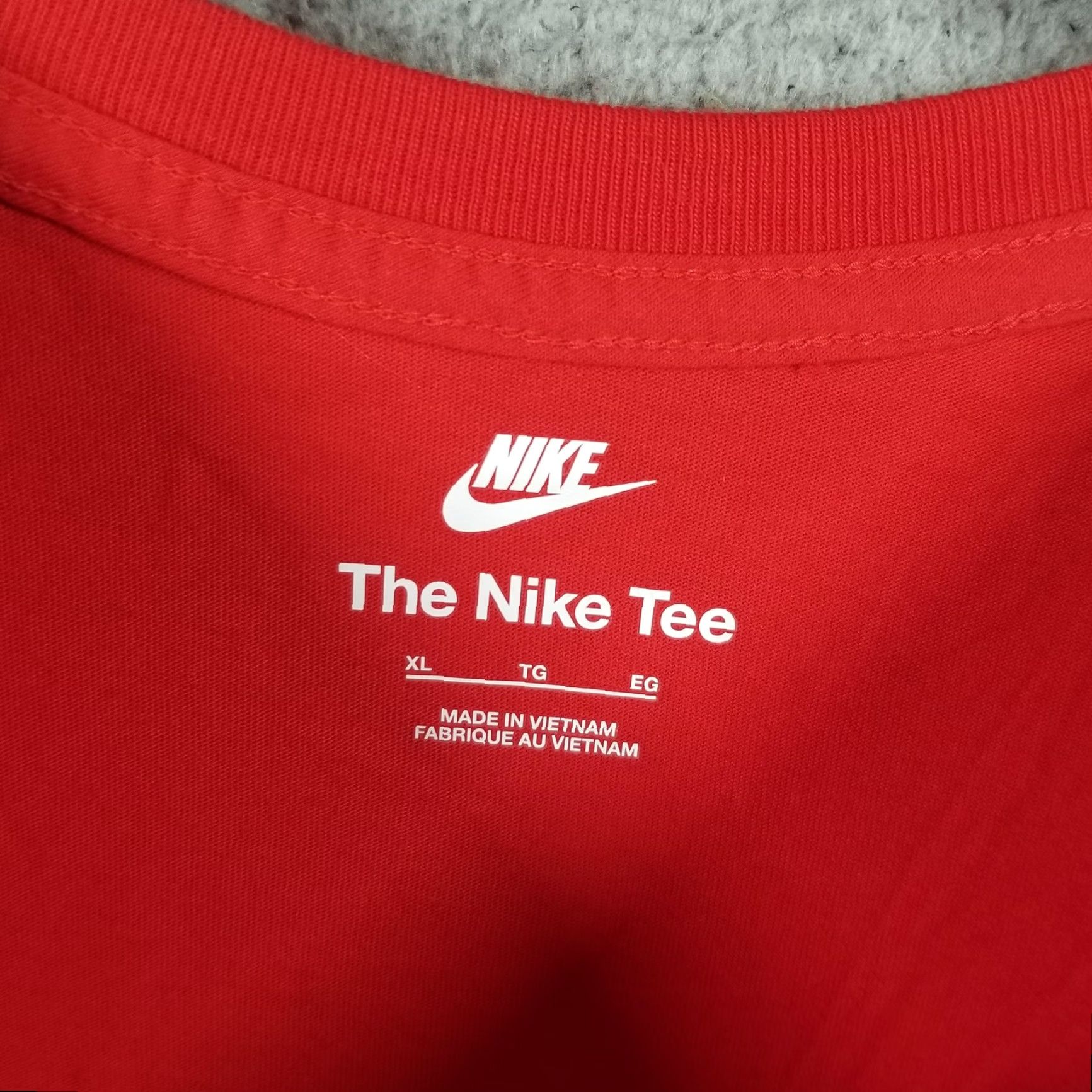 Nike Nike Shirt Mens XL Red The Nike Fried Chicken Swoosh DM2279-657 Size US XL / EU 56 / 4 - 4 Thumbnail