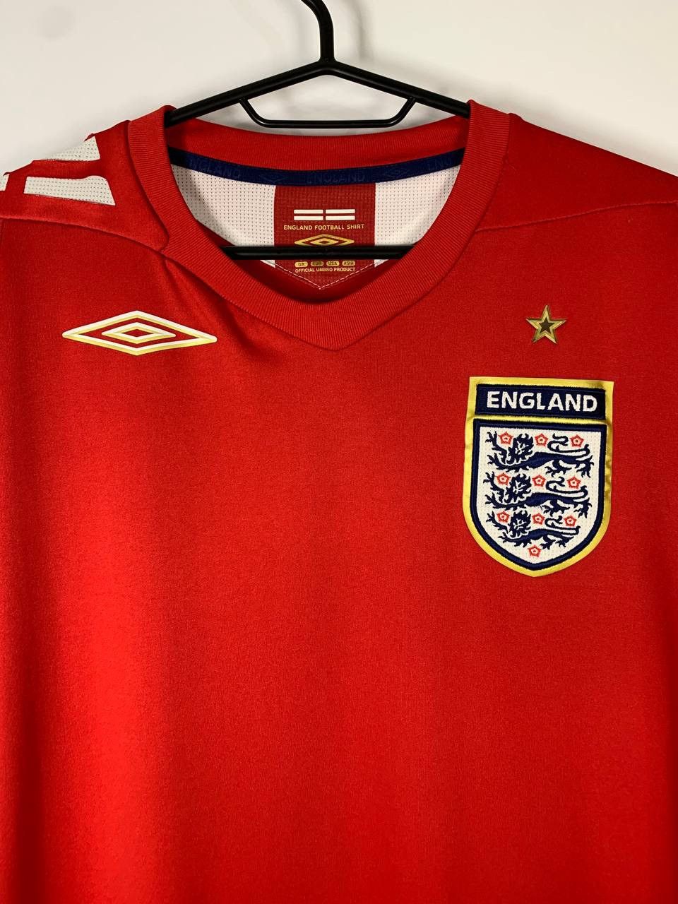 Umbro ENGLAND Away Football Shirt 2006–2008 Umbro Red Jersey BNWOT Size US L / EU 52-54 / 3 - 2 Thumbnail