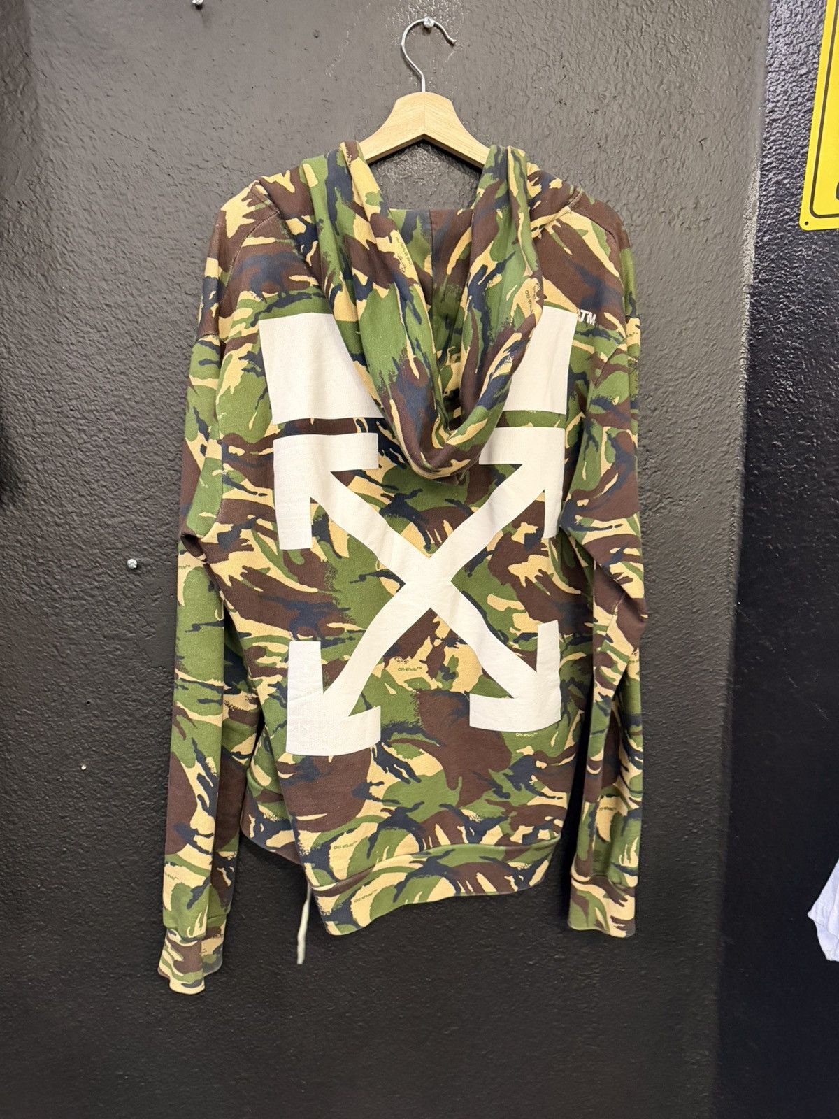 Off-White Off white camo arrows zip up hoodie Size US XL / EU 56 / 4 - 1 Thumbnail