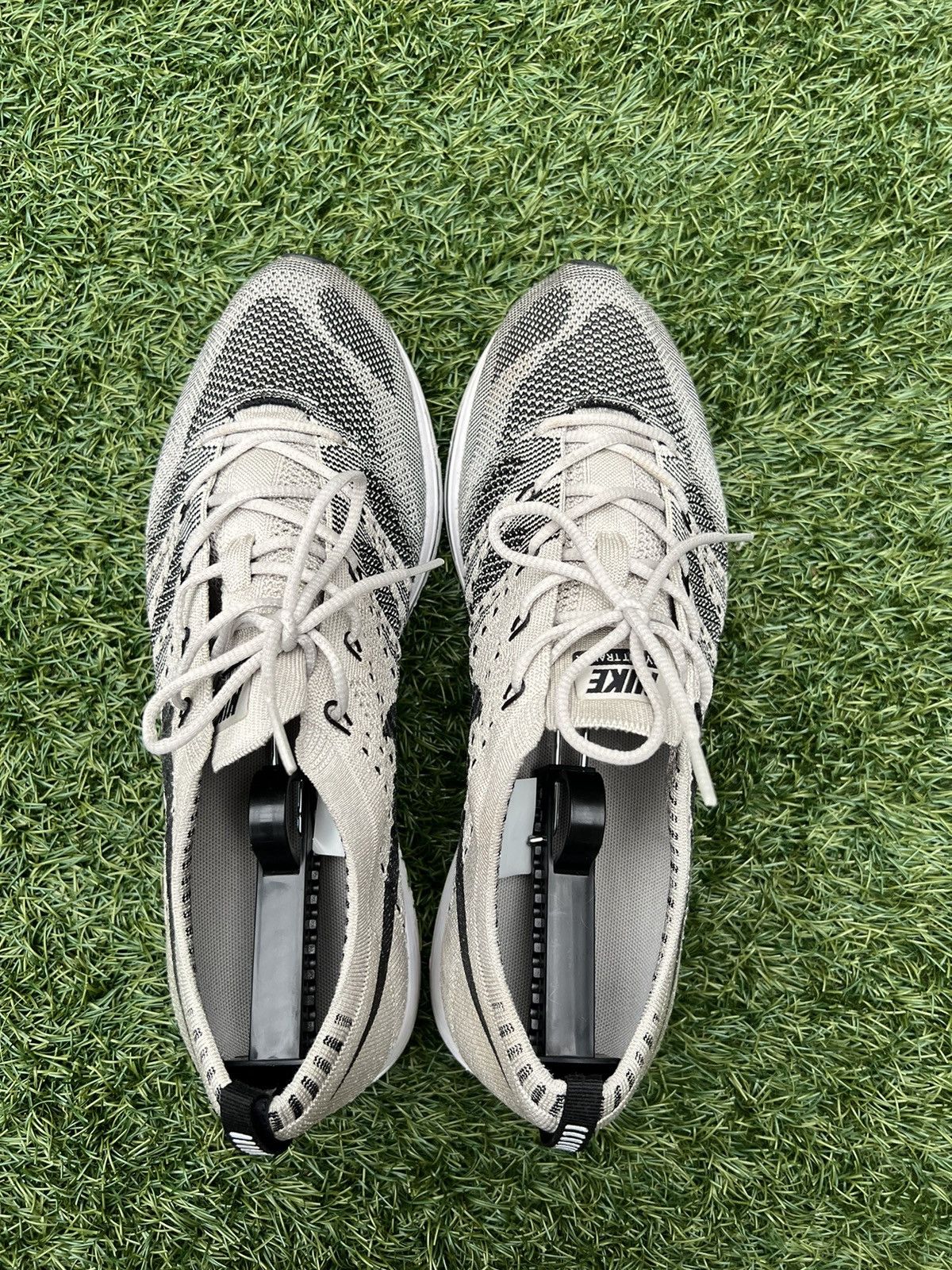 Nike Nike Flyknit Trainers Pale Grey Size US 10.5 / EU 43-44 - 8 Thumbnail