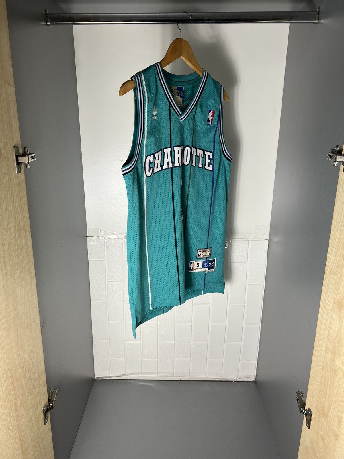Adidas VINTAGE ADIDAS ORIGINAL CHARLOTTE NBA RETRO JERSEY Y2K 90s Size US S / EU 44-46 / 1 - 6 Thumbnail