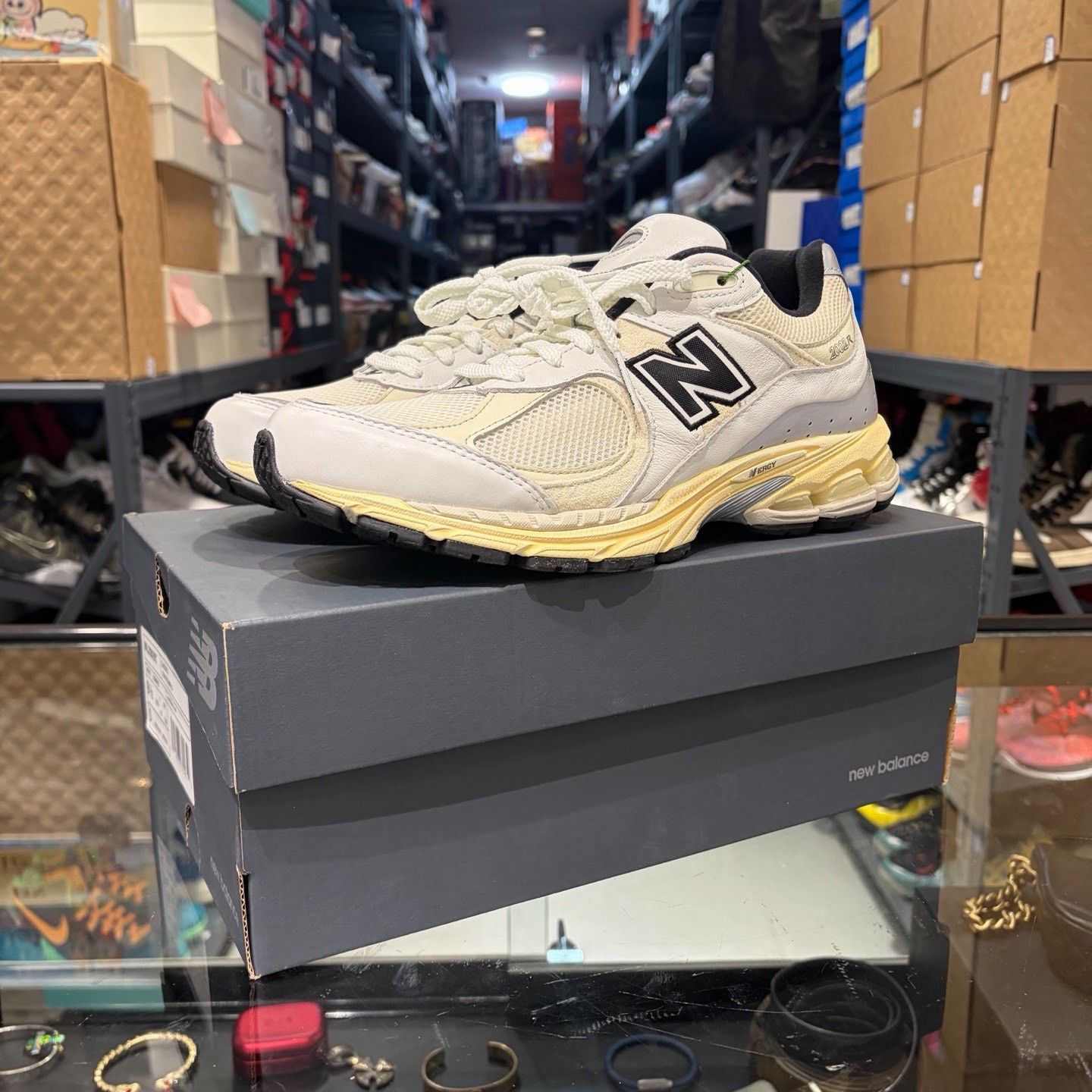 New Balance New Balance White Lowtop Sneakers 10 Men Size US 10 / EU 43 - 1 Thumbnail