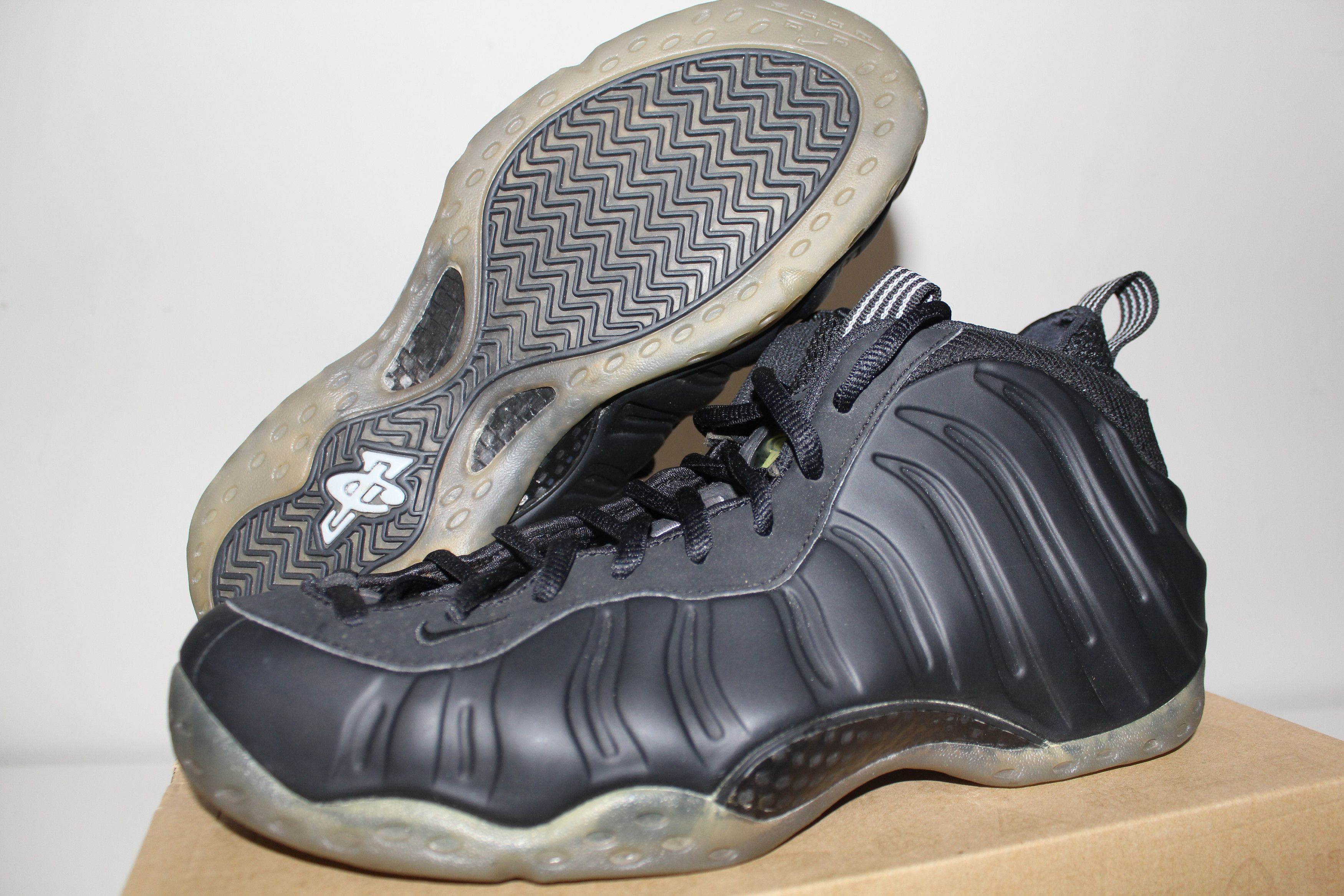 Nike 2012 Nike Air Foamposite One Stealth Size 11.5 DS 314996-10 Size US 11.5 / EU 44-45 - 1 Thumbnail