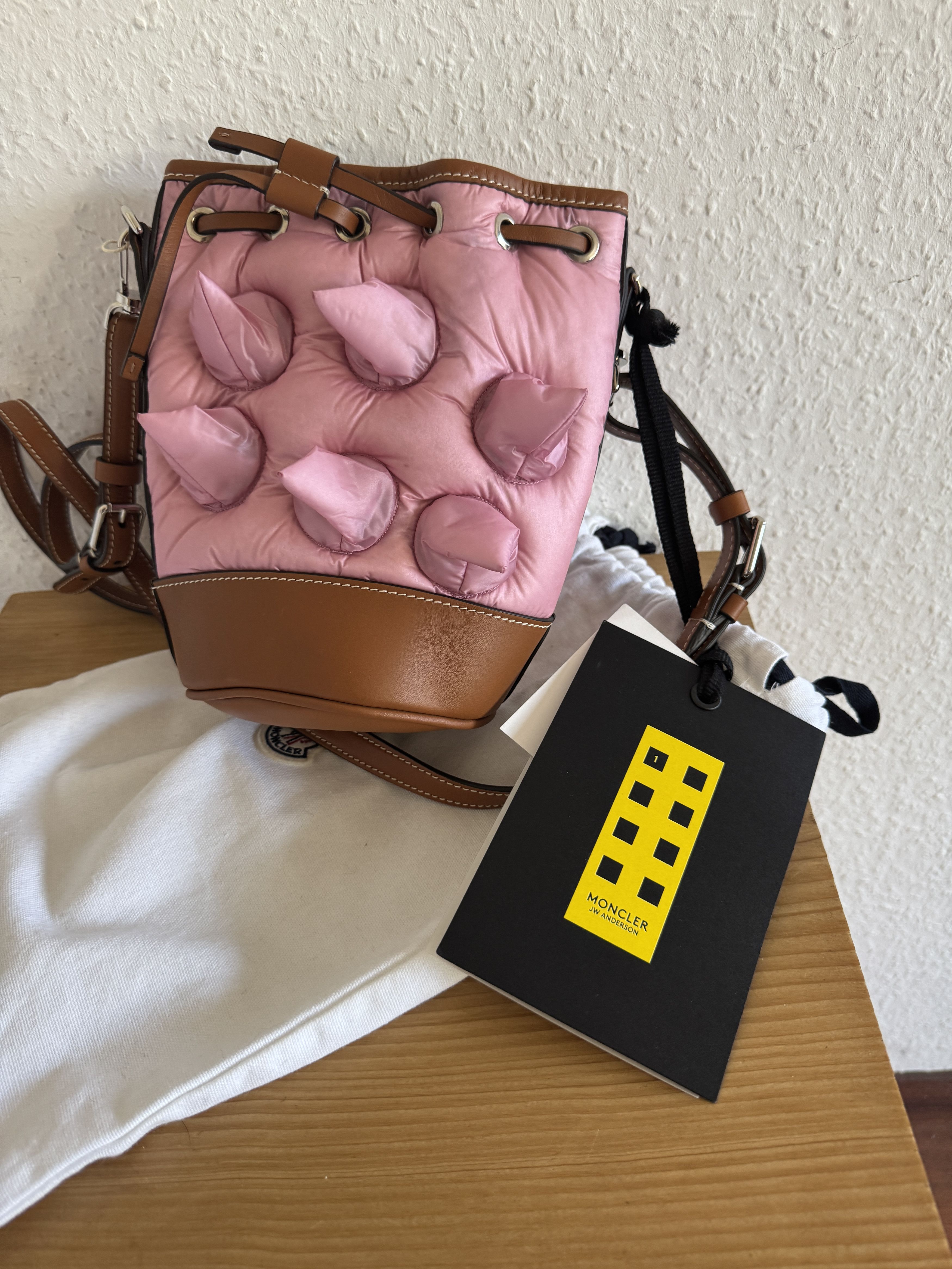 JW Anderson × Moncler Spike Critter Padded Bucket Bag Pink Size ONE SIZE - 4 Thumbnail