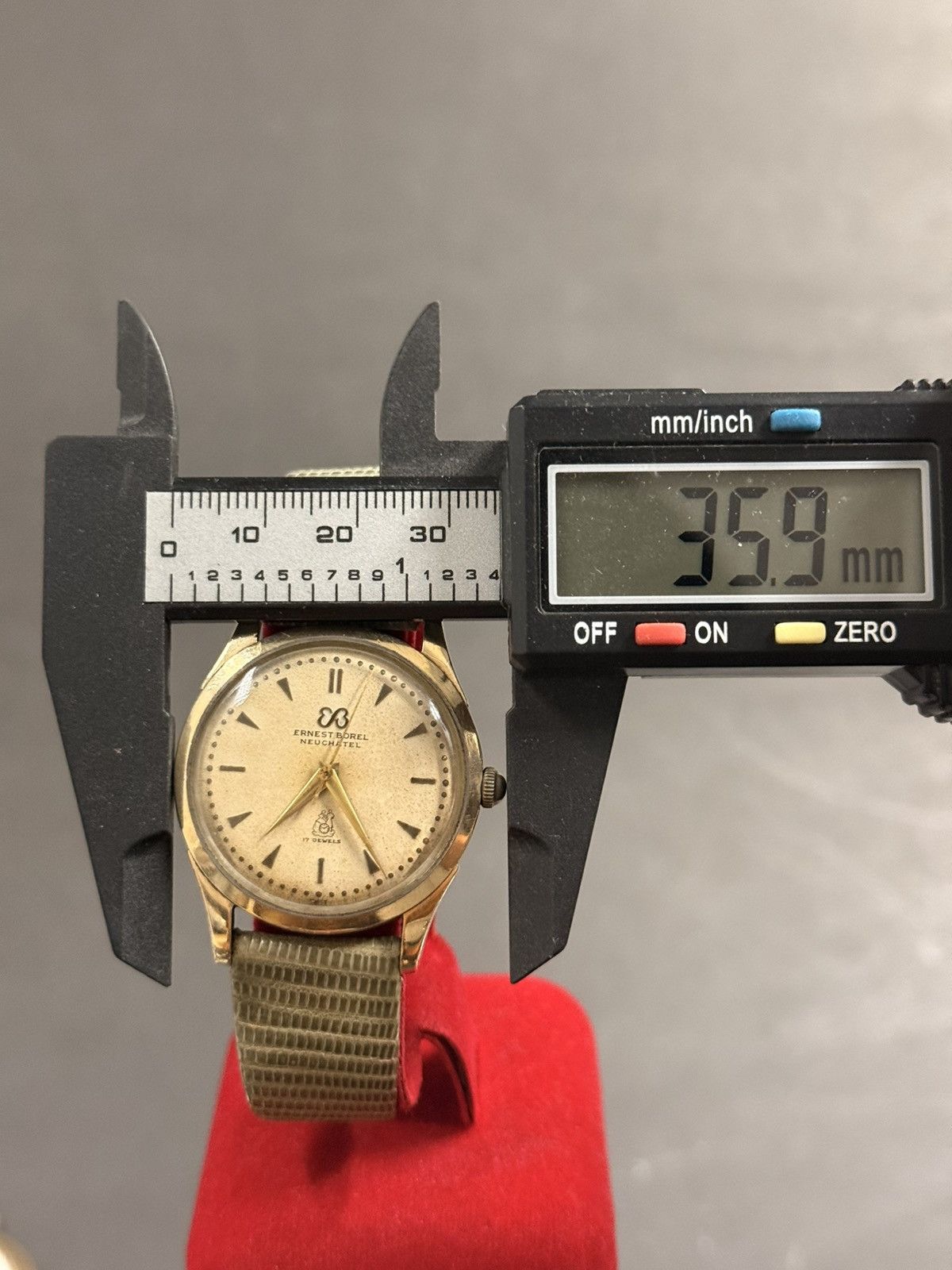Vintage Vintage ERNEST BOREL NEUCHATEL Manual-Wind GOLD CAP Watch Size ONE SIZE - 8 Thumbnail