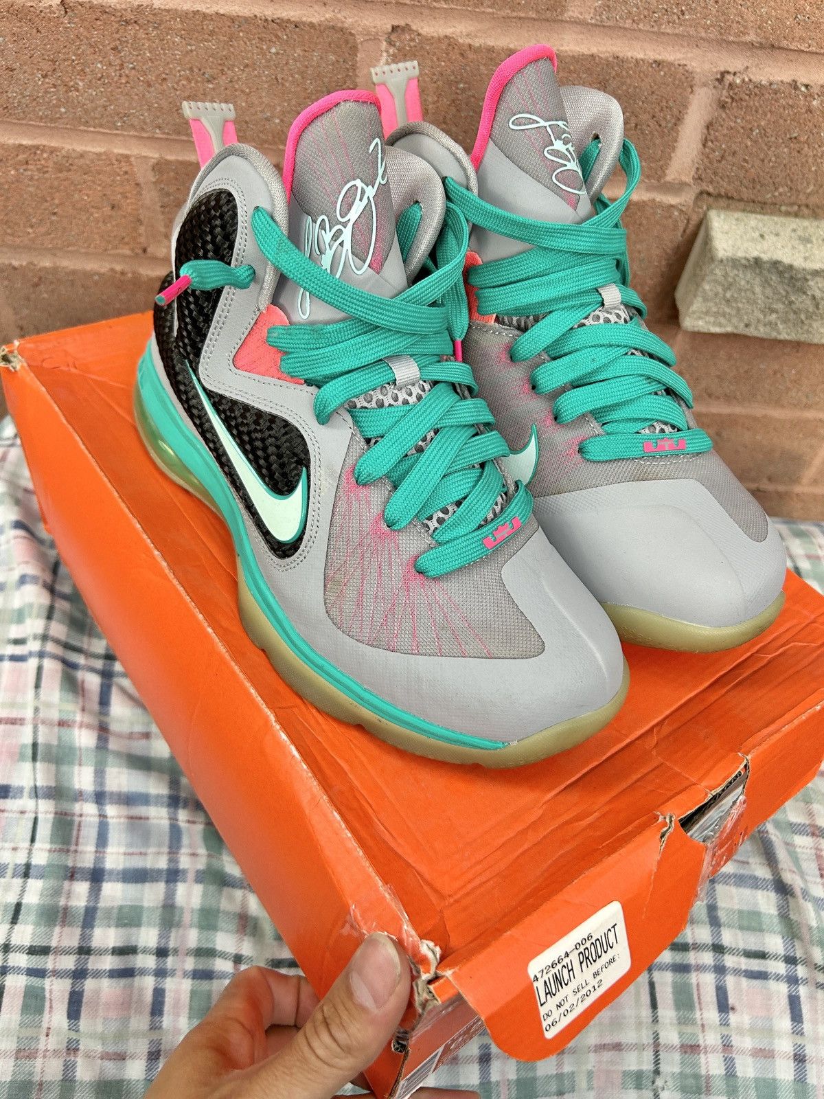 Nike Nike Lebron 9 GS South Beach Size US 6.5 / EU 39-40 - 3 Thumbnail