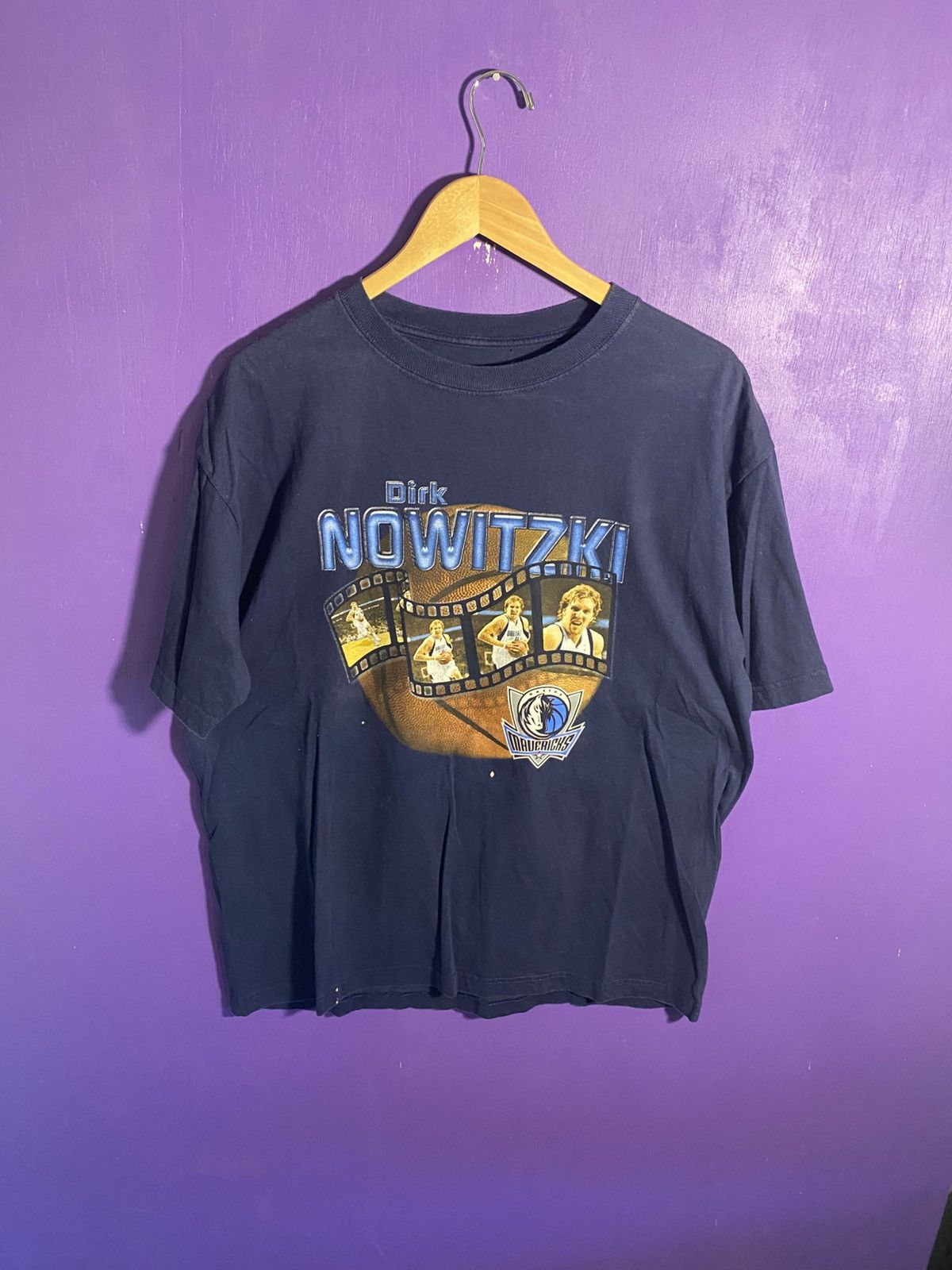 NBA × Vintage Vintage 00s NBA Dallas mavericks Dirk Nowitzki t-shirt Size US L / EU 52-54 / 3 - 1 Thumbnail