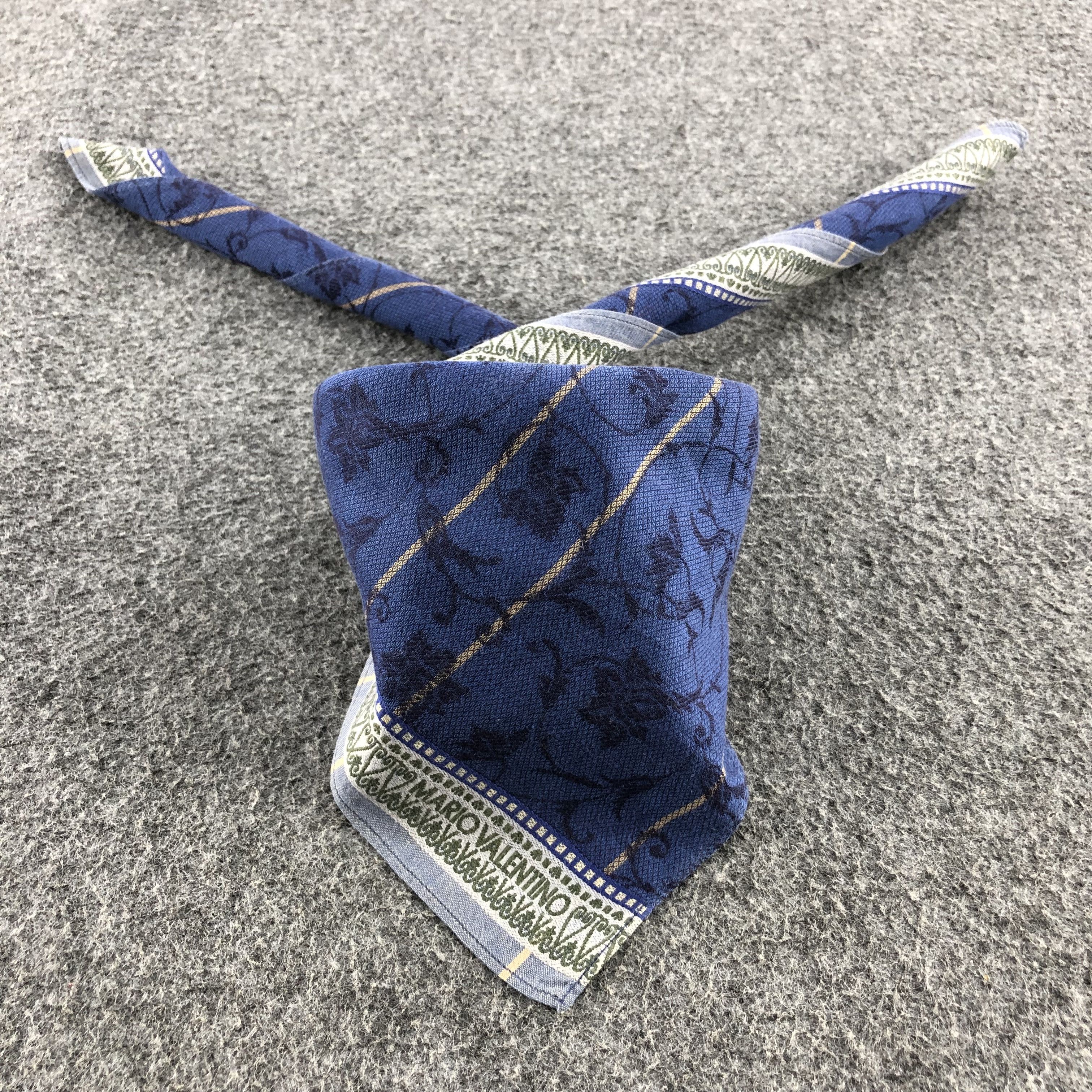 Mario Valentino × Vintage Mario Valentino Handkerchief Neckerchief Bandana H1399 Size ONE SIZE - 1 Thumbnail
