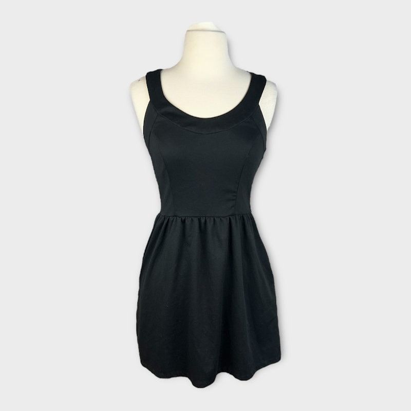 Dillard's Alyn Paige | Cutout Back Pocketed Dress | Size 5/6 Size M / US 6-8 / IT 42-44 - 1 Thumbnail