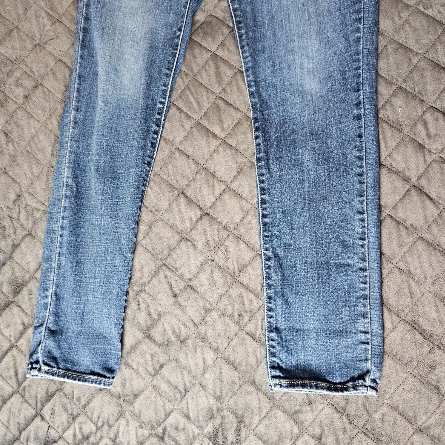 Levi's Levi's 711 Jeans Women's Skinny Medium Wash Denim Color Blue 29 Regular Inseam 28 Stretch Comfort Distressed Size 29 Size 29" - 2 Thumbnail