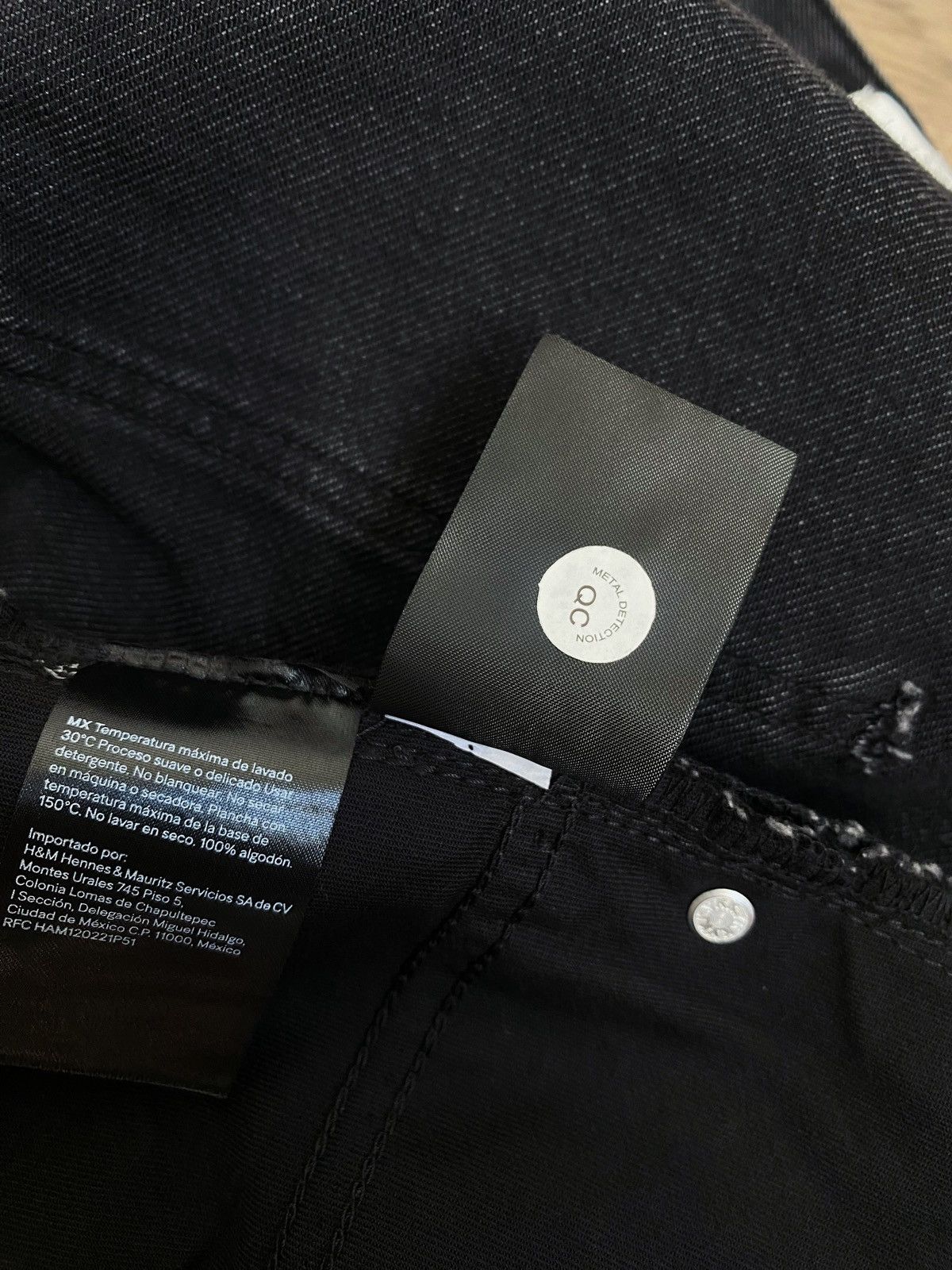 H&M × Jean-Michel Basquiat × Who Decides War Who Decides War Baggy denim jeans H&M x Basquiat x Ev&Tela Size US 33 - 17 Thumbnail