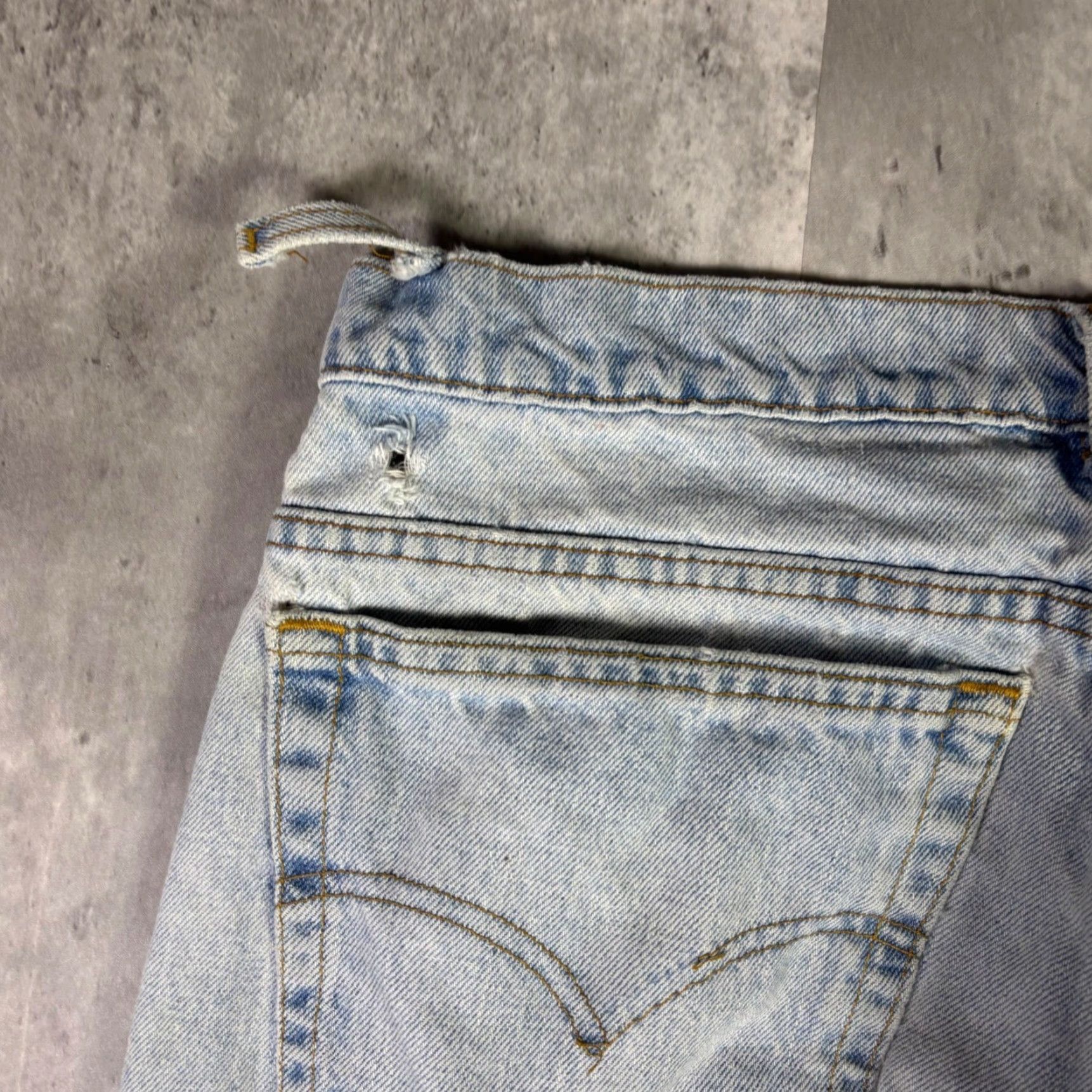 Levi's VINTAGE Levi's 550 Jeans Mens 34x34 Distressed 90s Light Wash Denim 5-Pocket Relaxed Mid Rise INSEAM 34 Shirt? Size US 34 / EU 50 - 6 Thumbnail