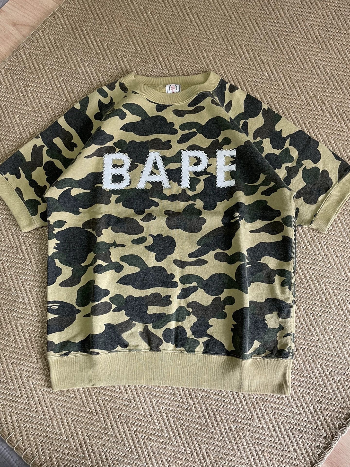 Bape BAPE 1ST CAMO YELLOW RHINESTONE SS CREW SWEATSHIRT S Size US S / EU 44-46 / 1 - 1 Thumbnail