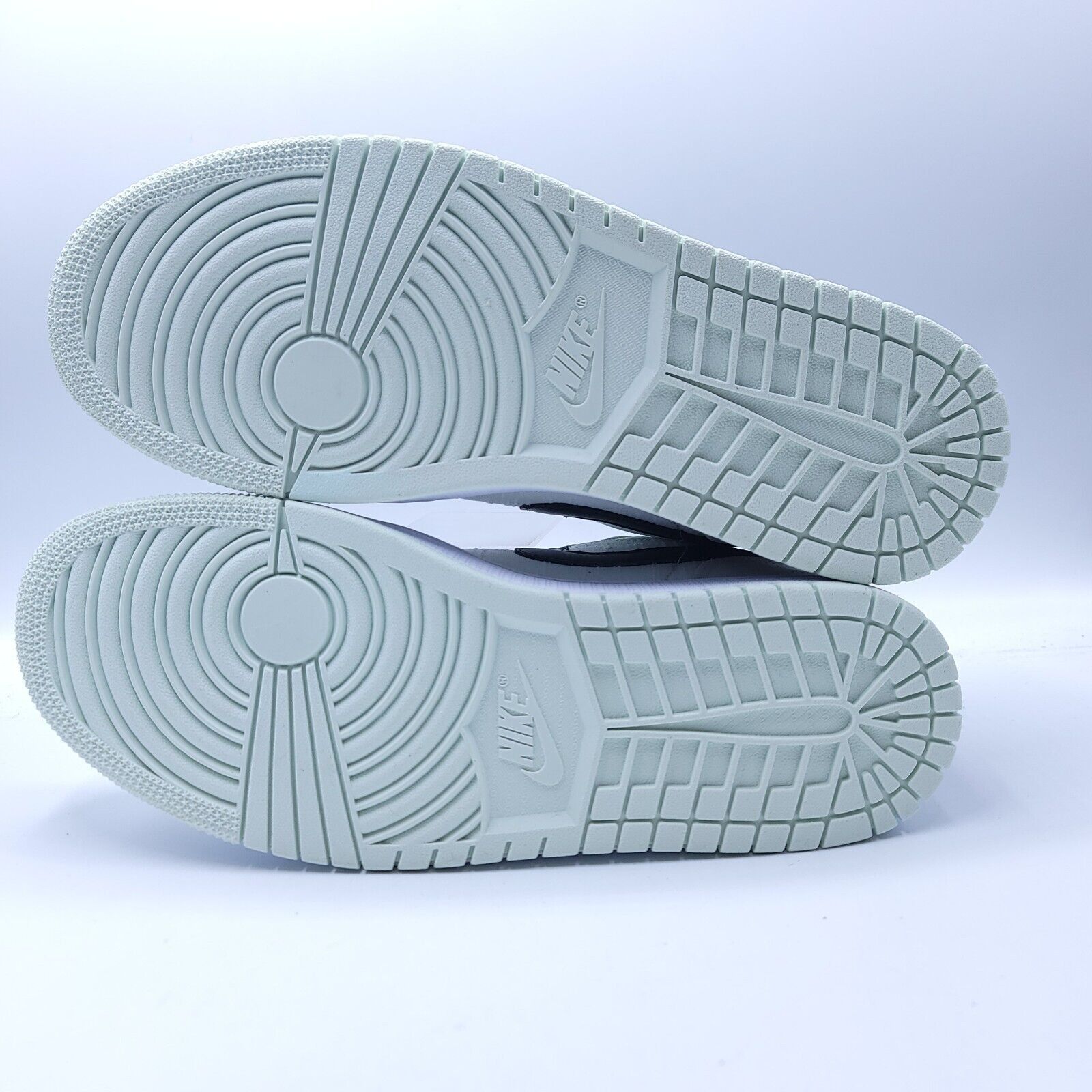 Nike Nike Air Jordan 1 Low Shoe Womens Size 11 CZ0776-300 Green Size US 11 / IT 41 - 7 Thumbnail