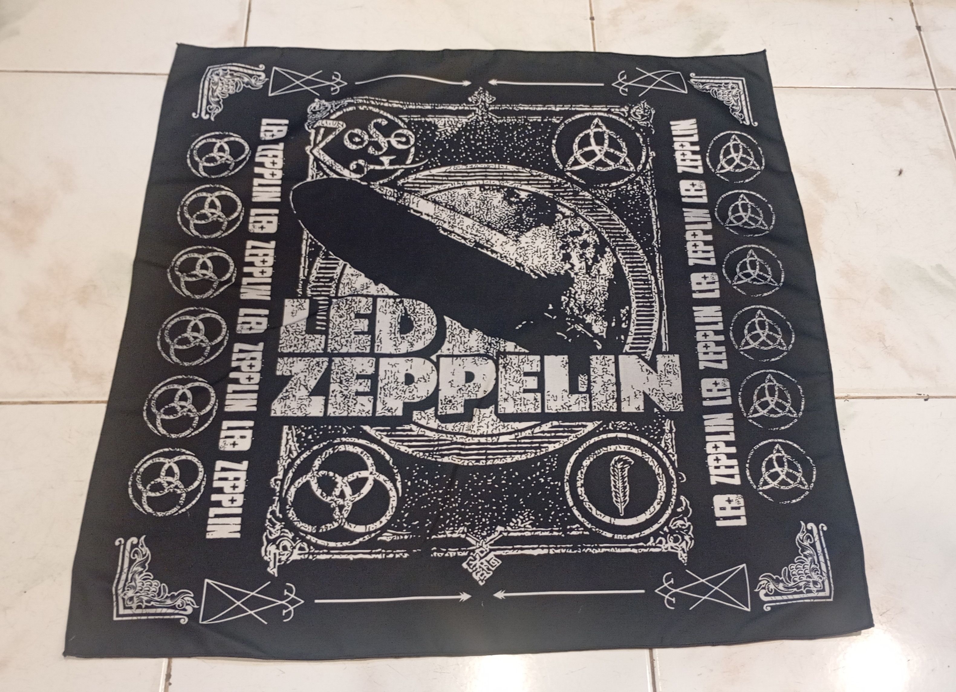 Band Tees Skulls Bandana Handkerchief Motor head Size ONE SIZE - 1 Thumbnail