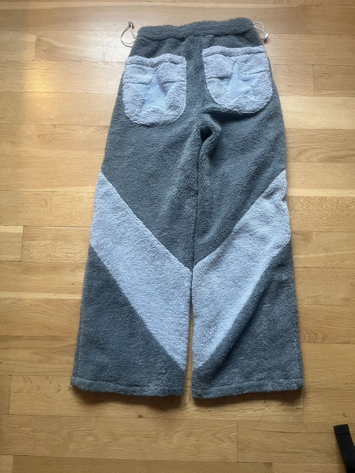 Other Vaprart fuzzy baggy sweats Size US 29 - 2 Thumbnail