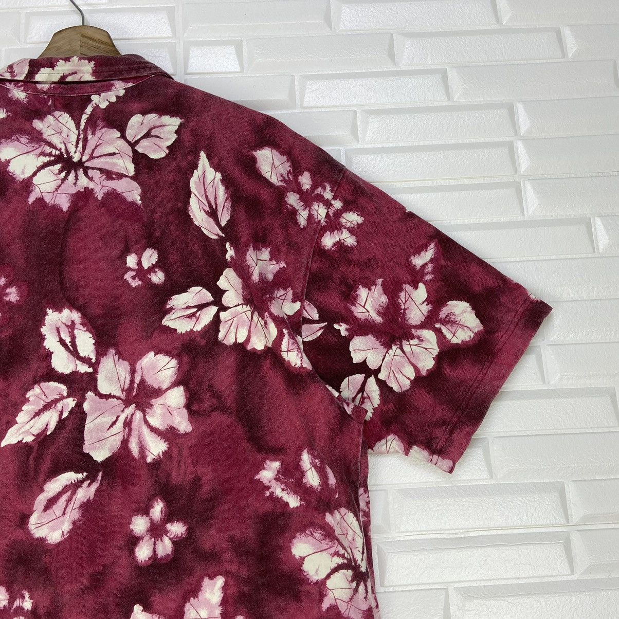 Art Comes First × Helly Hansen Helly Hansen Hawaiian Hibiscus Full Print Shirt Button Down Size US M / EU 48-50 / 2 - 11 Thumbnail
