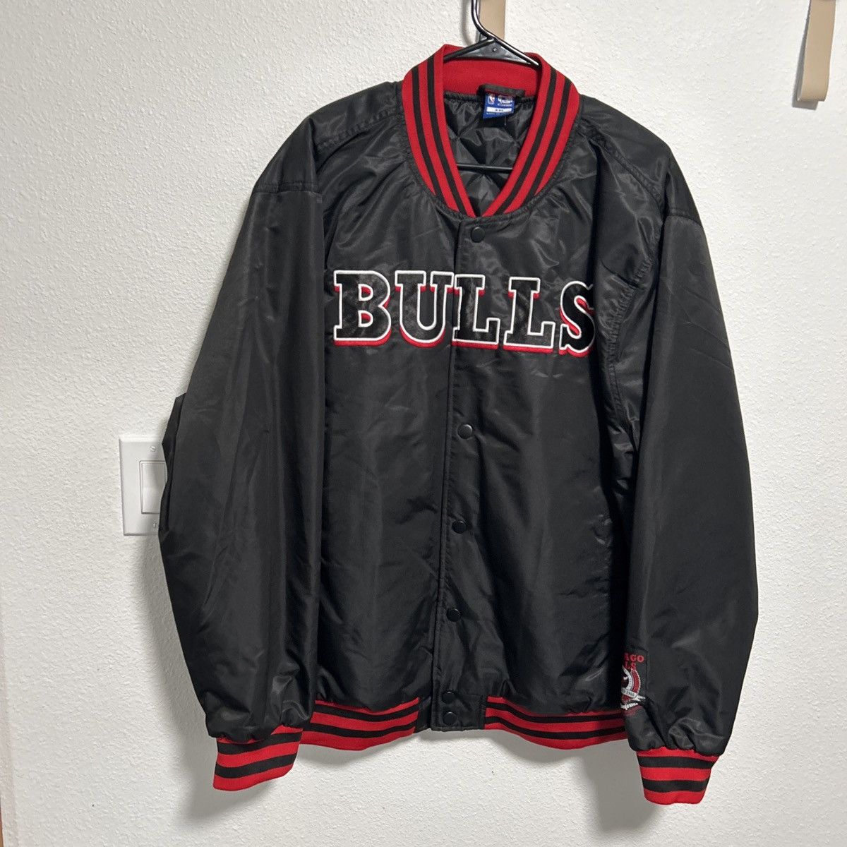 NBA Chicago Bulls Men’s Black Variety Jacket Size XXL Size US XXL / EU 58 / 5 - 1 Thumbnail