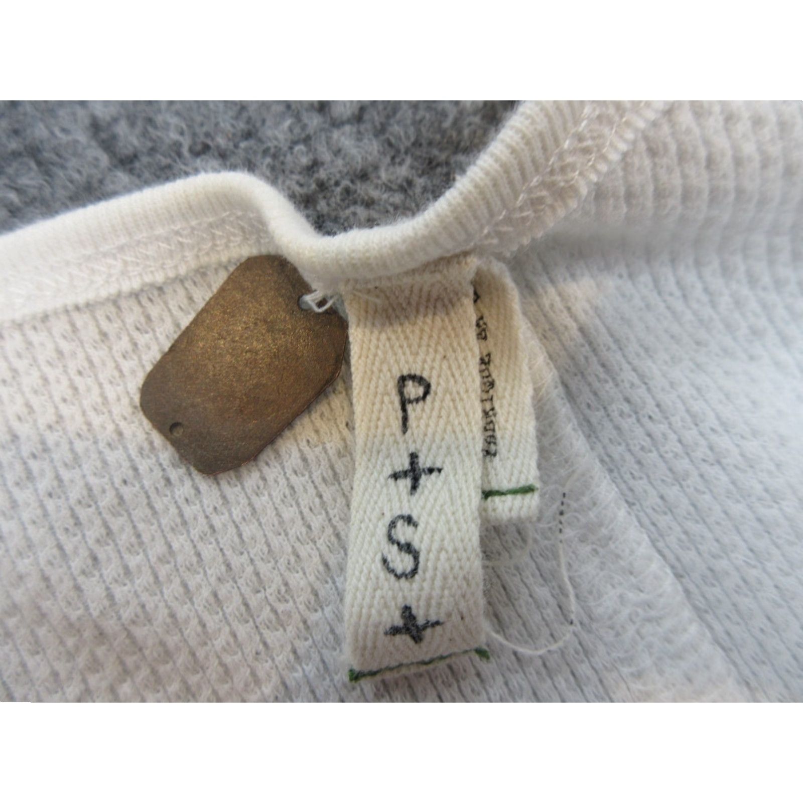 Vintage We The Free Women's Petite White Long Sleeve Button Up Scoop Neck Knit Shirt Small Size S / US 4 / IT 40 - 6 Thumbnail
