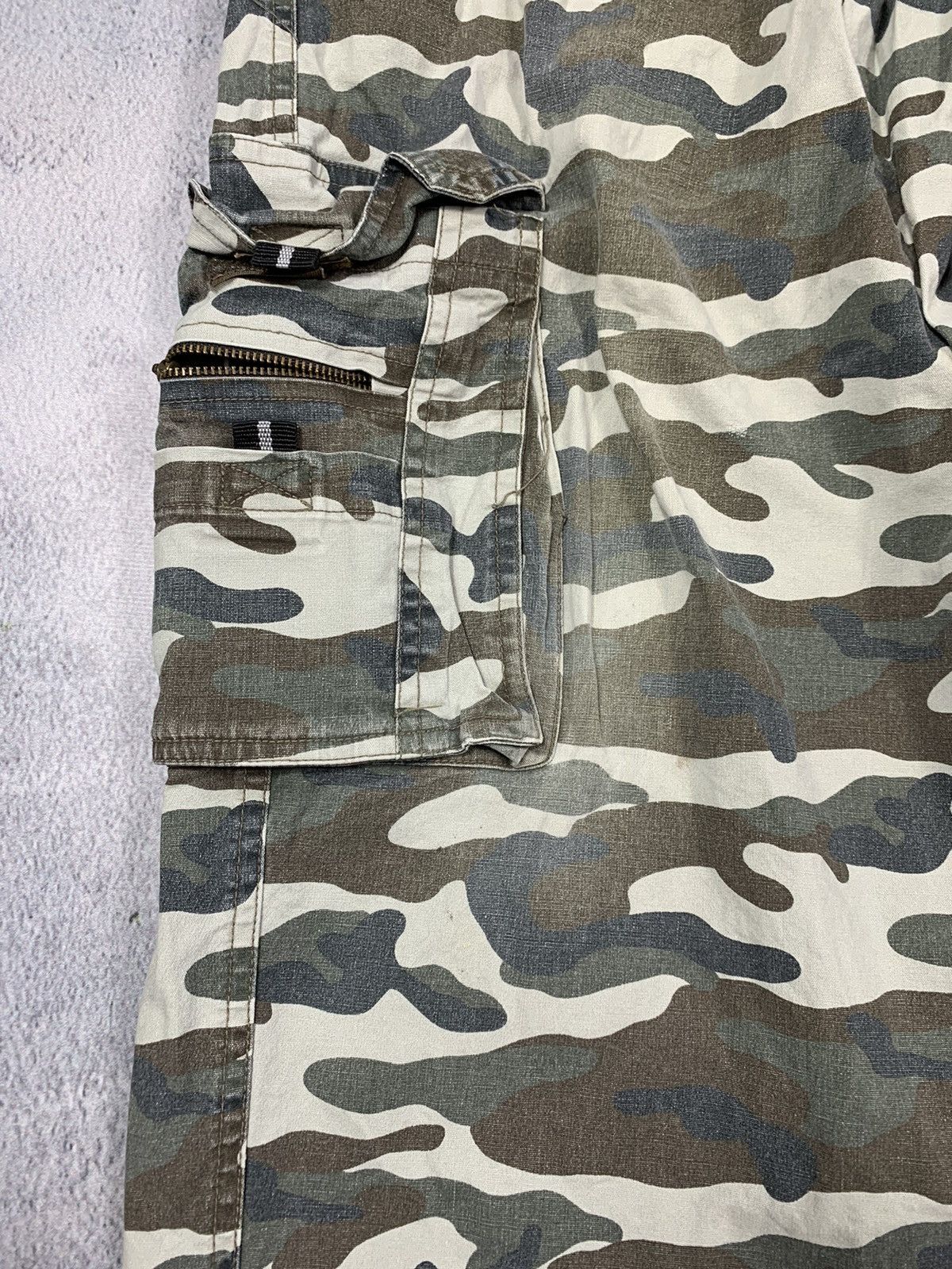 Japanese Brand × Vintage Vintage Japanese faded cargo camo military trouser size 36 Size US 36 / EU 52 - 13 Thumbnail