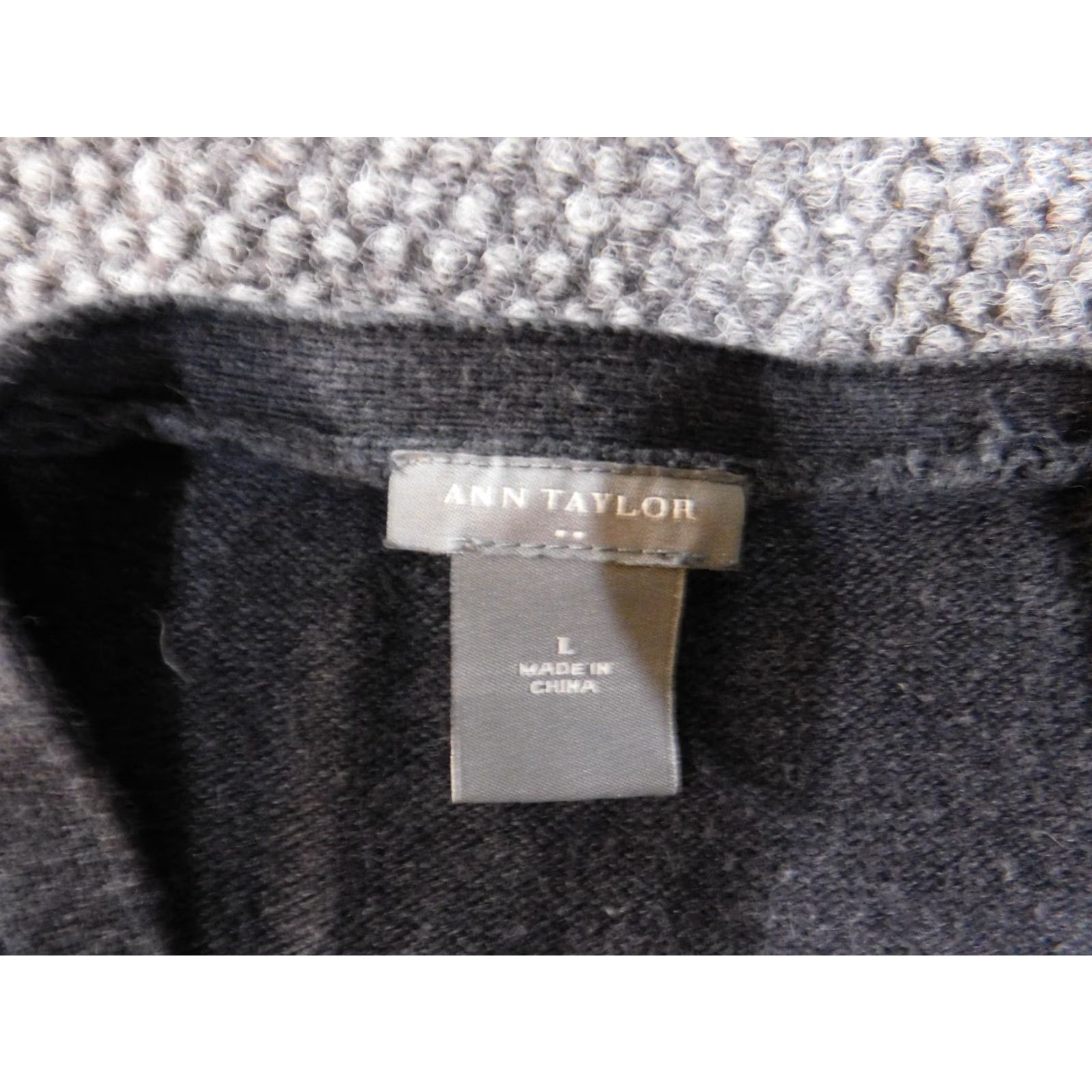 Ann Taylor Ann Taylor Sweater L Green Womens Cable-Knit Button Cotton Rayon Pullover Cardigan V-Neck Regular Ladies Shirt-style (Adult) Size L / US 10 / IT 46 - 5 Thumbnail